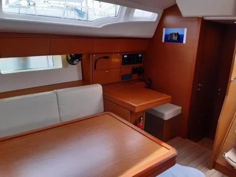 Jeanneau 54 (Zaniah) Interior image - 12