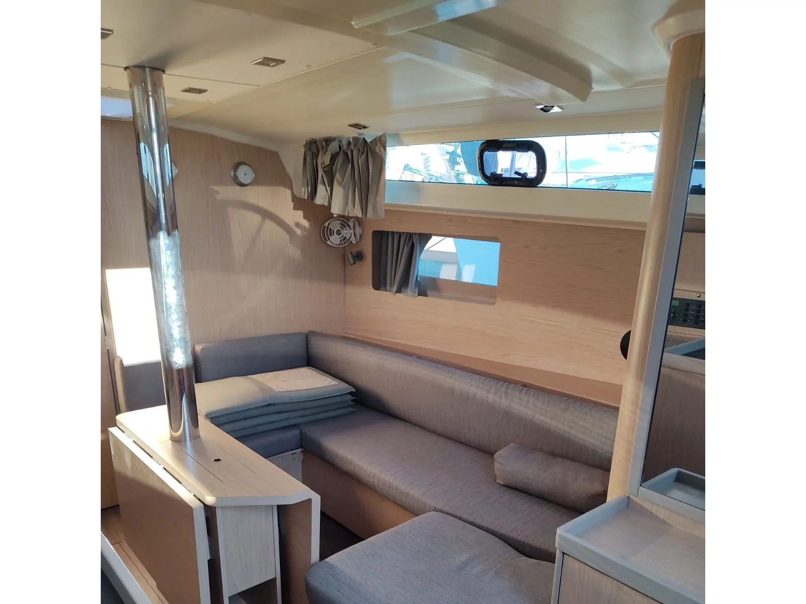 Oceanis 41.1 (Nina) Interior image - 2