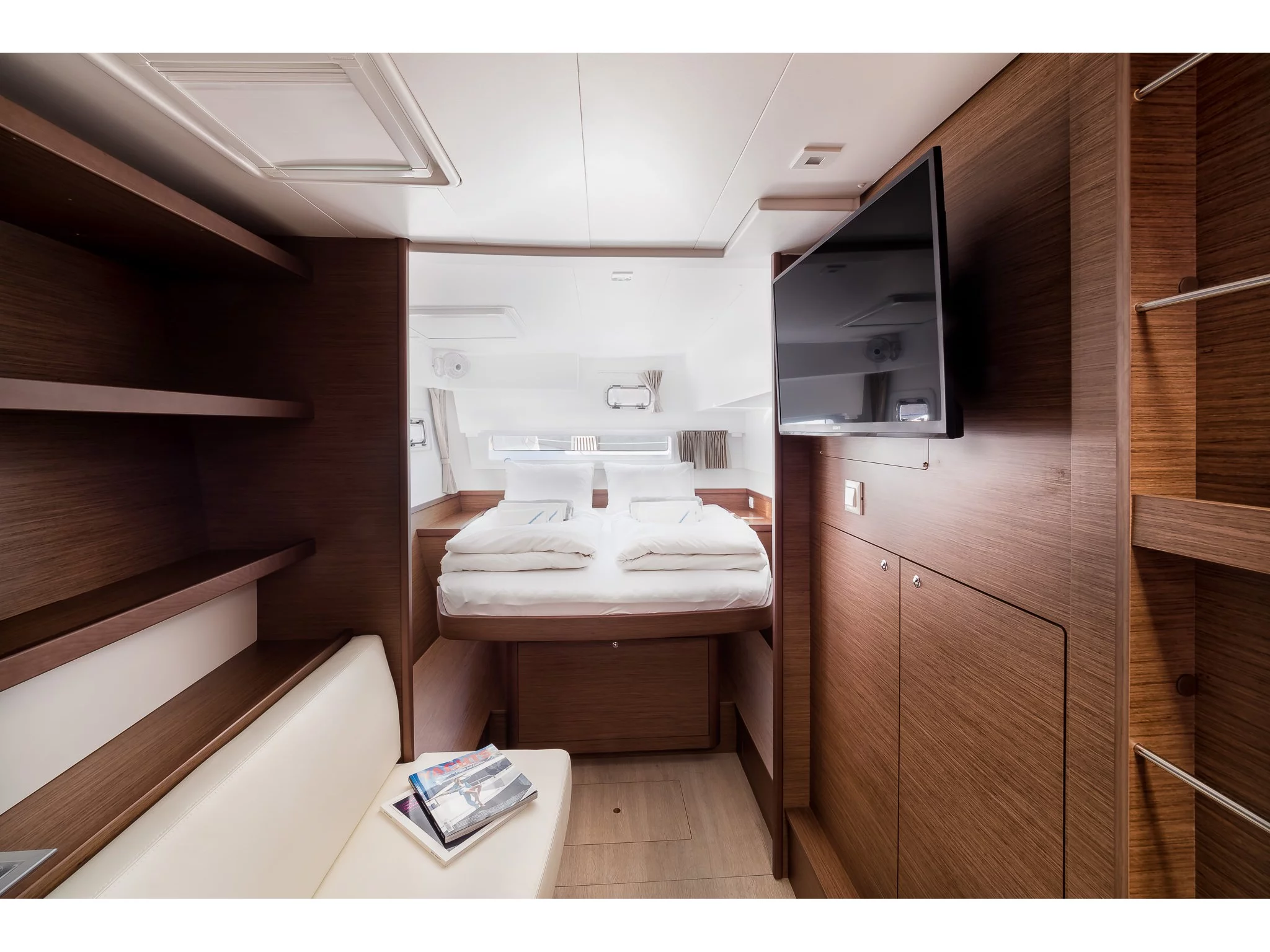 Lagoon 42 (LA PERLA (WITH AC& OWNER VERSION)) Interior image - 3