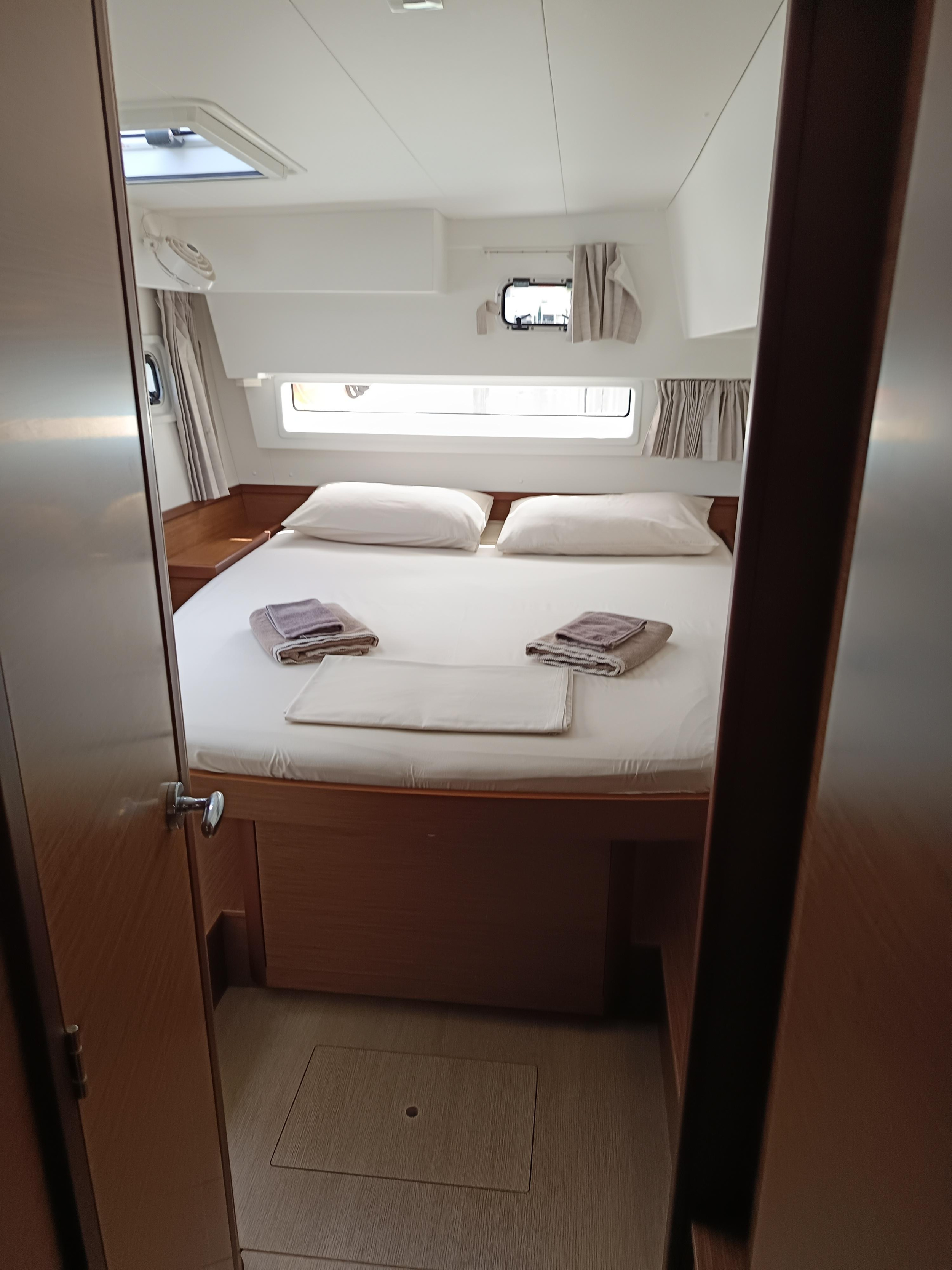 Lagoon 42 — photo 2