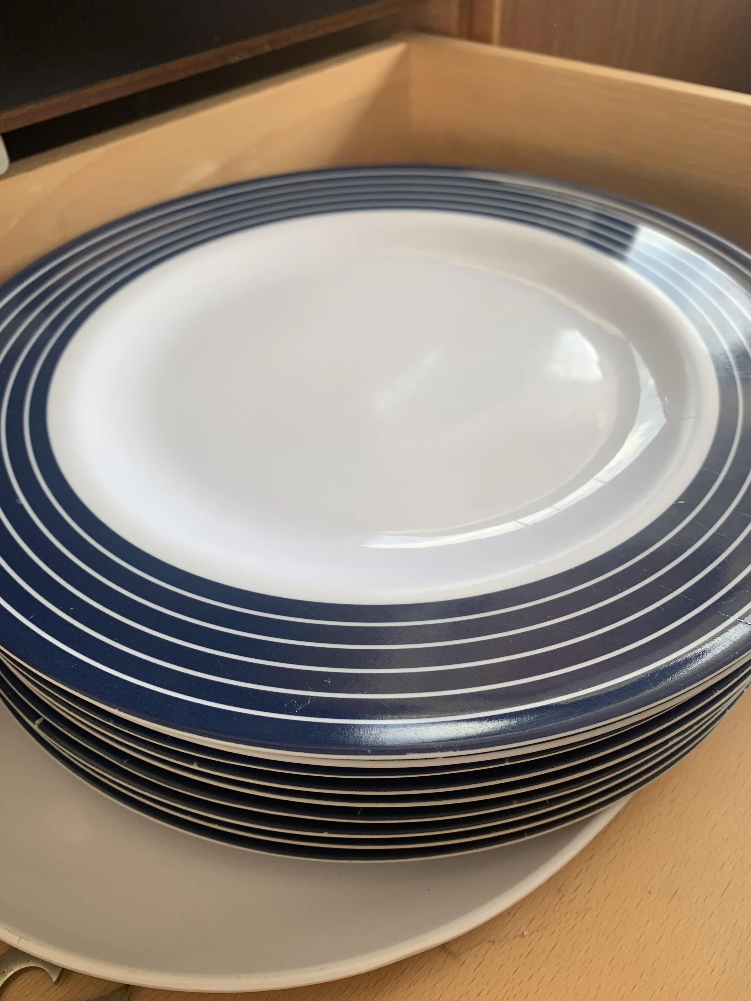 Bavaria Virtess 420 Fly (Sunrise) plates - 37