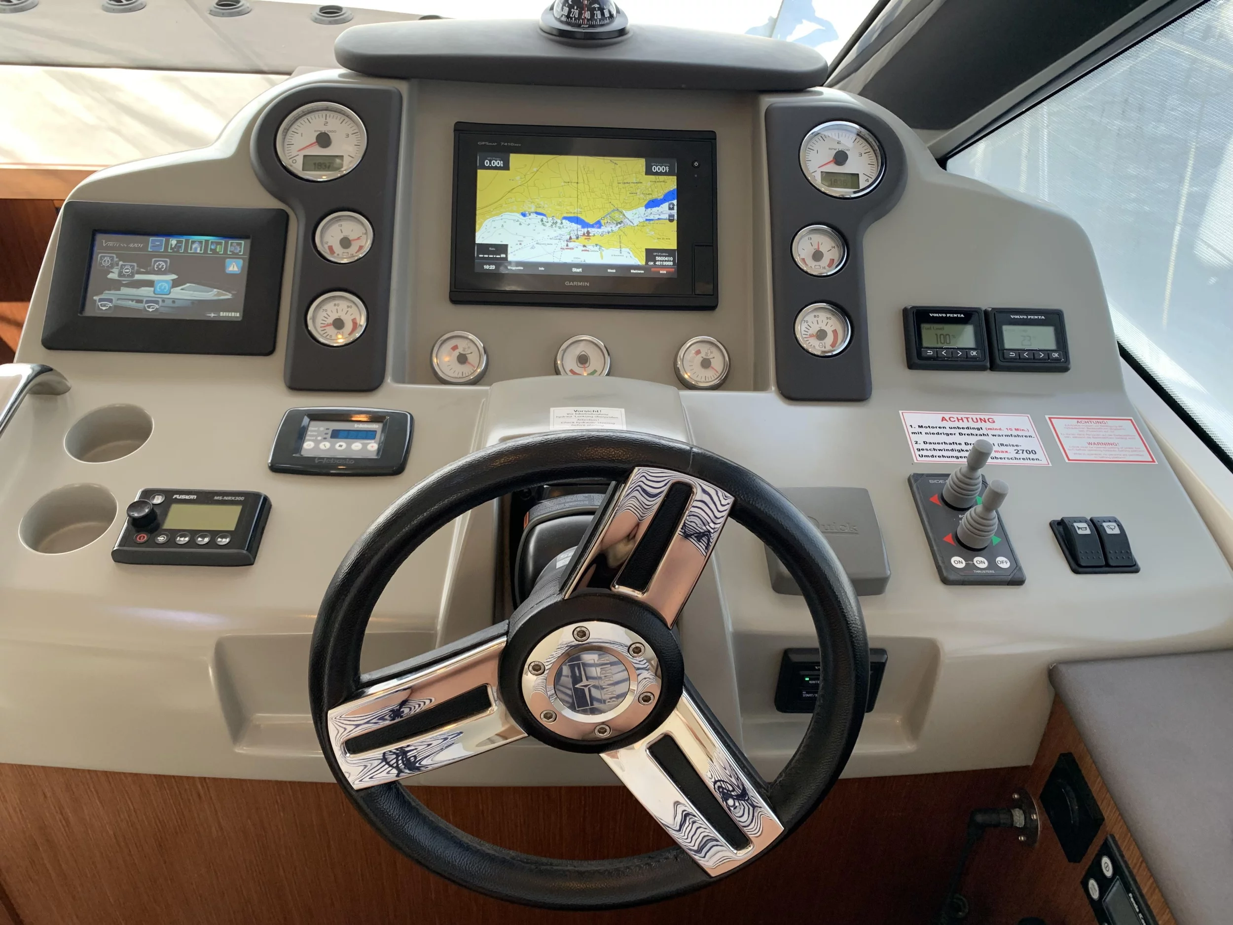 Bavaria Virtess 420 Fly (Sunrise) steering wheel - 1