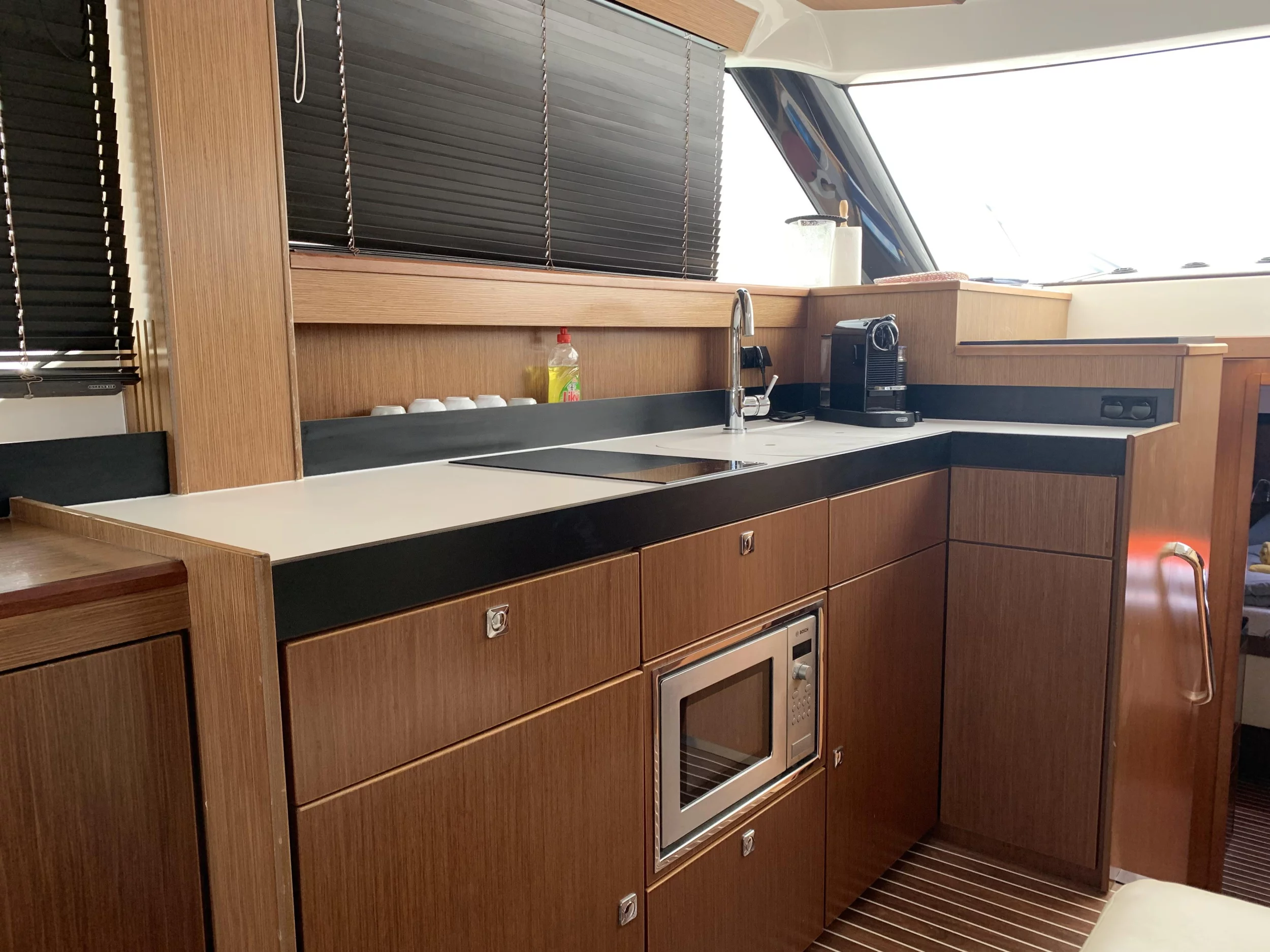 Bavaria Virtess 420 Fly (Sunrise) kitchen - 20