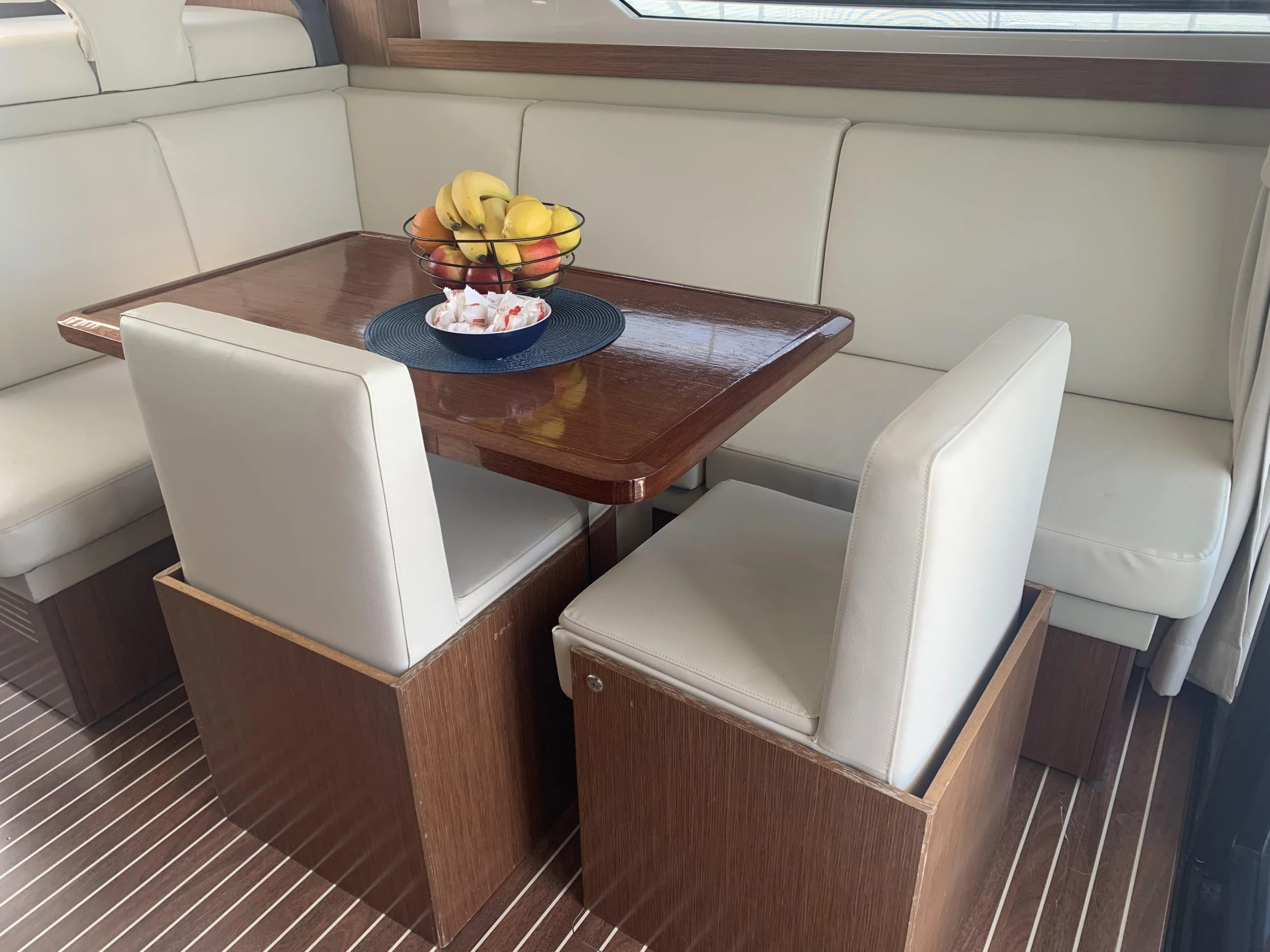 Bavaria Virtess 420 Fly (Sunrise) table_1 - 9