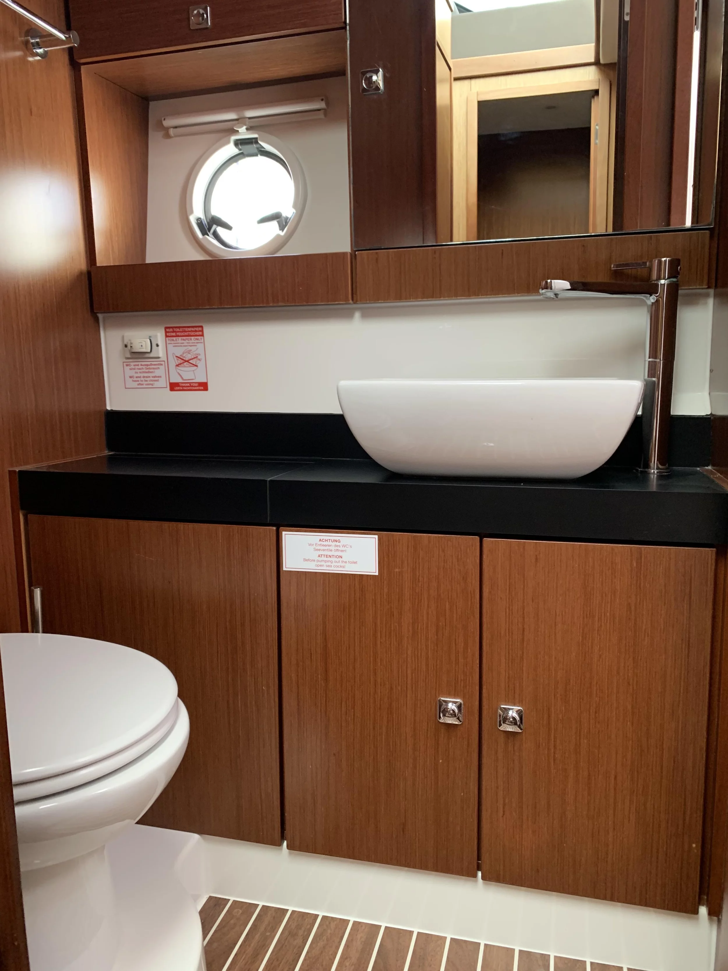 Bavaria Virtess 420 Fly (Sunrise) toilette - 14