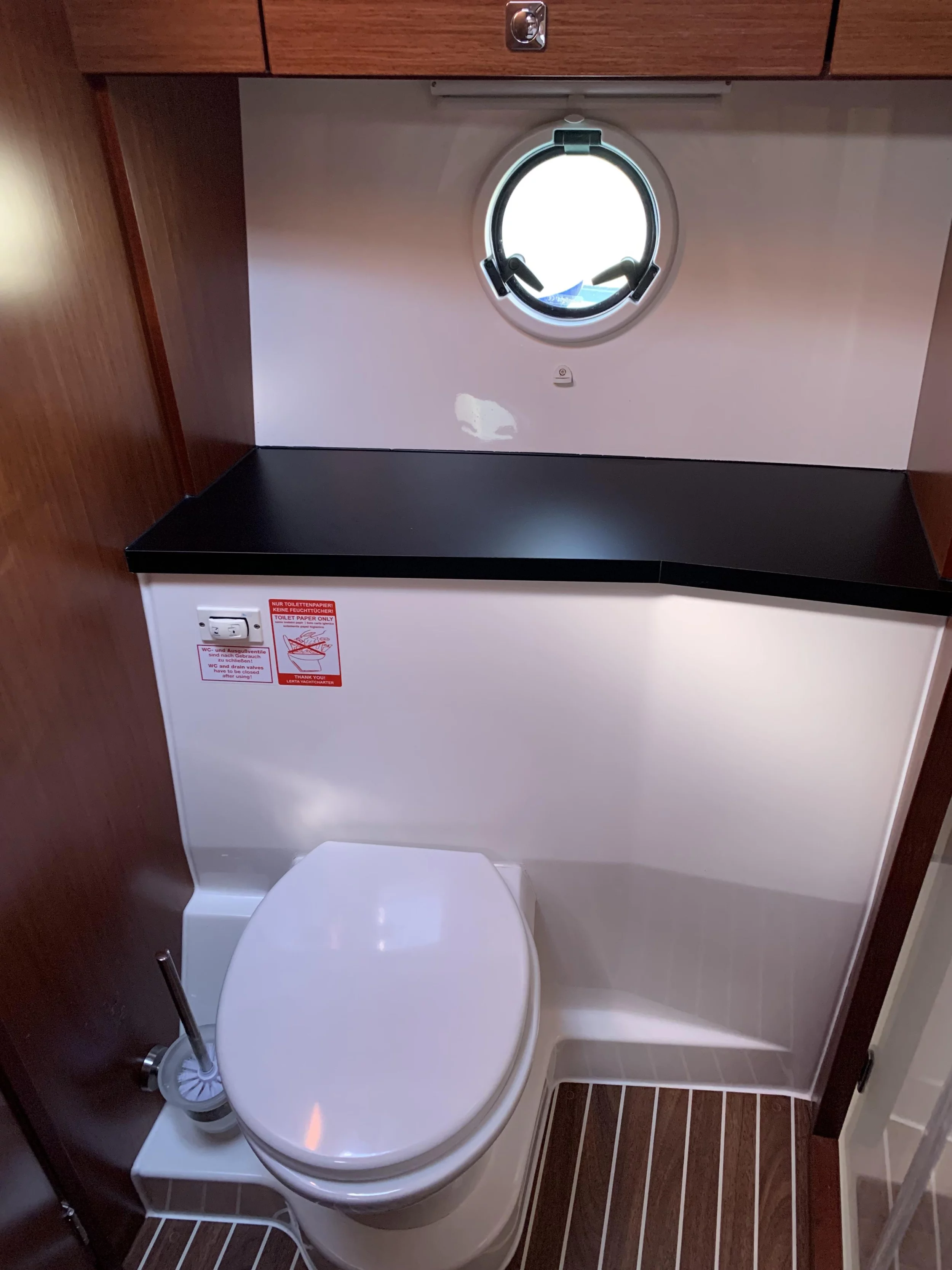 Bavaria Virtess 420 Fly (Sunrise) toilete - 31