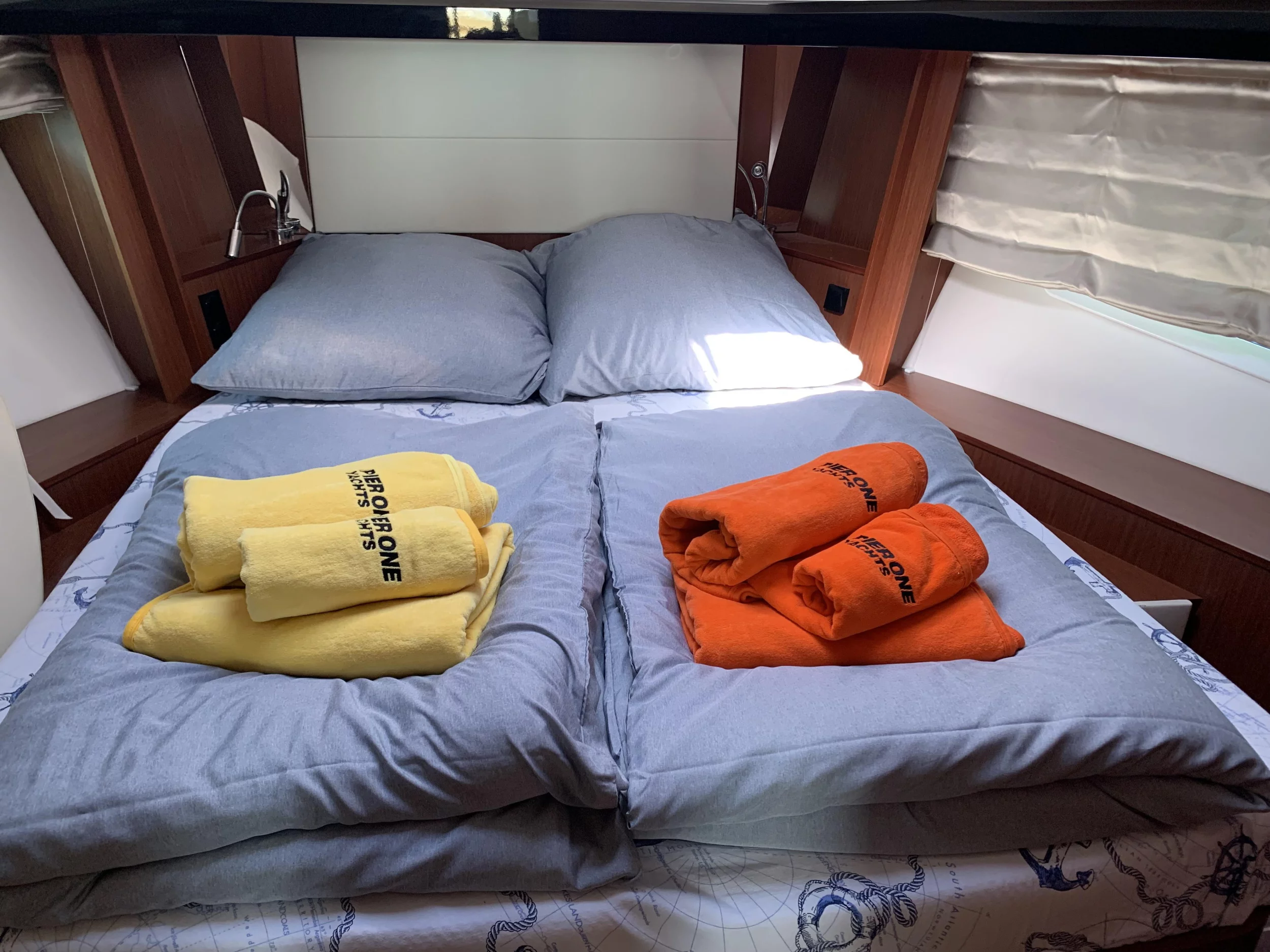 Bavaria Virtess 420 Fly (Sunrise) main cabin - 0