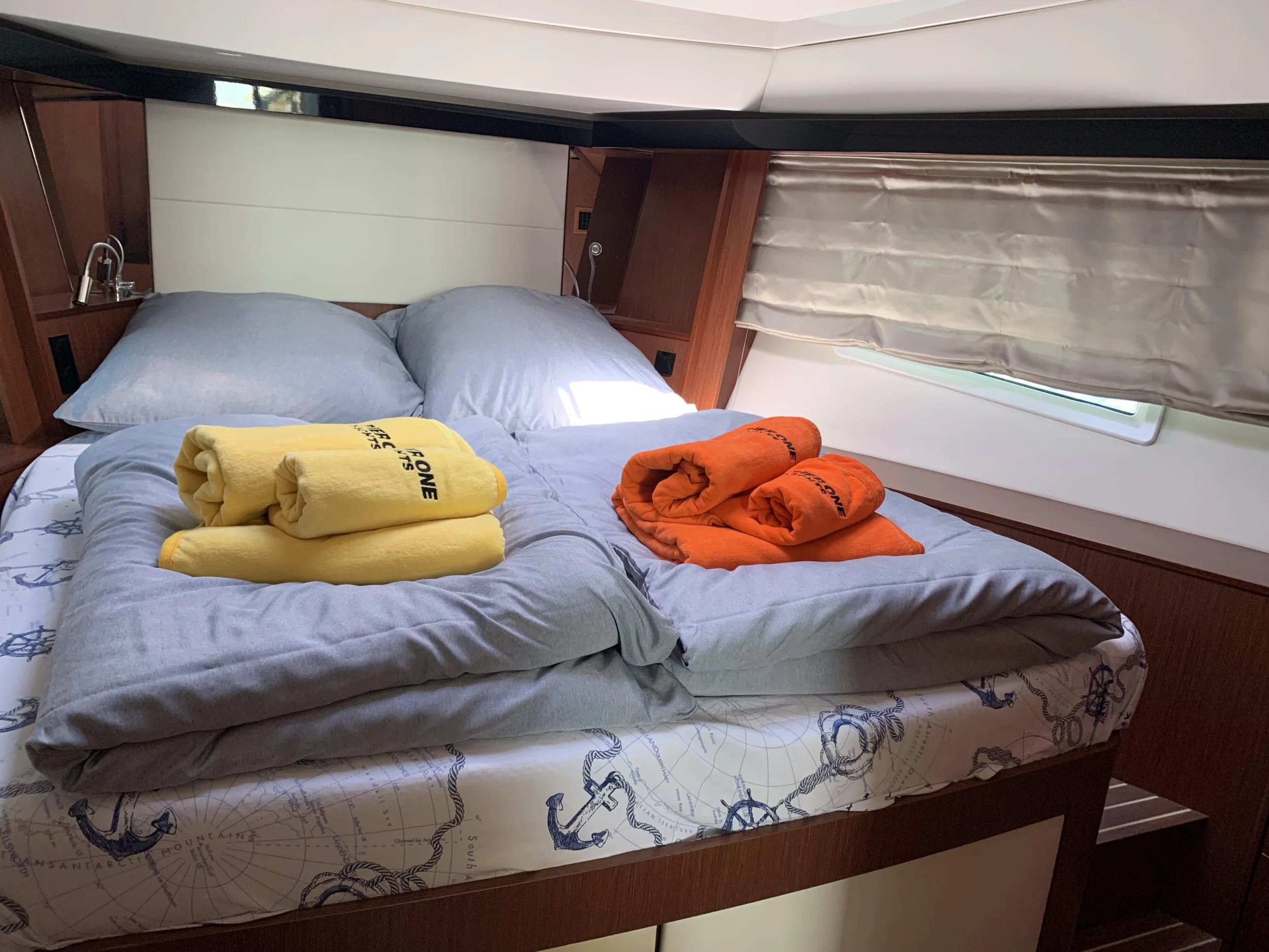 Bavaria Virtess 420 Fly (Sunrise) main cabin - 30