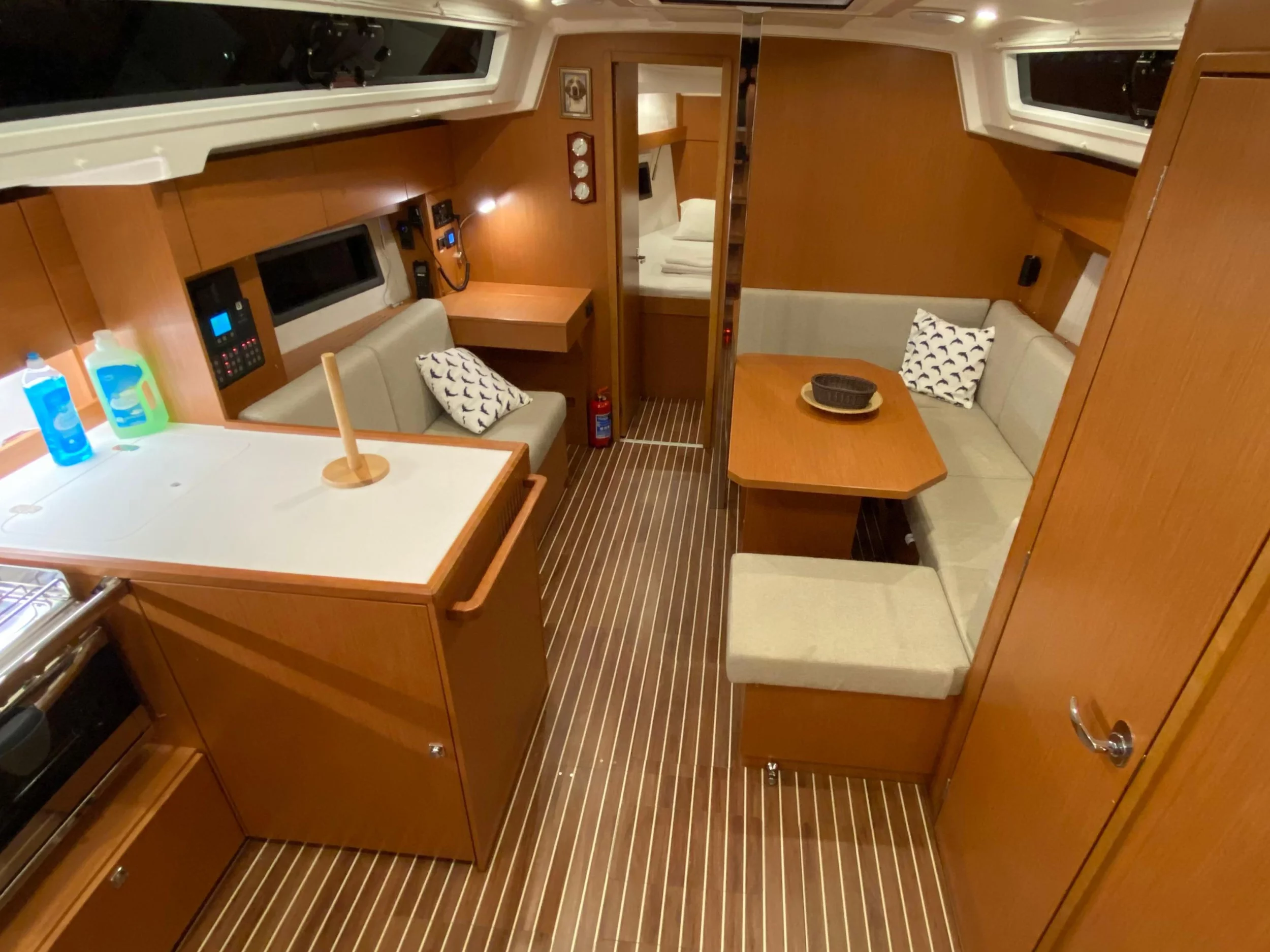 Bavaria C38 (Luna 3) Interior image - 1