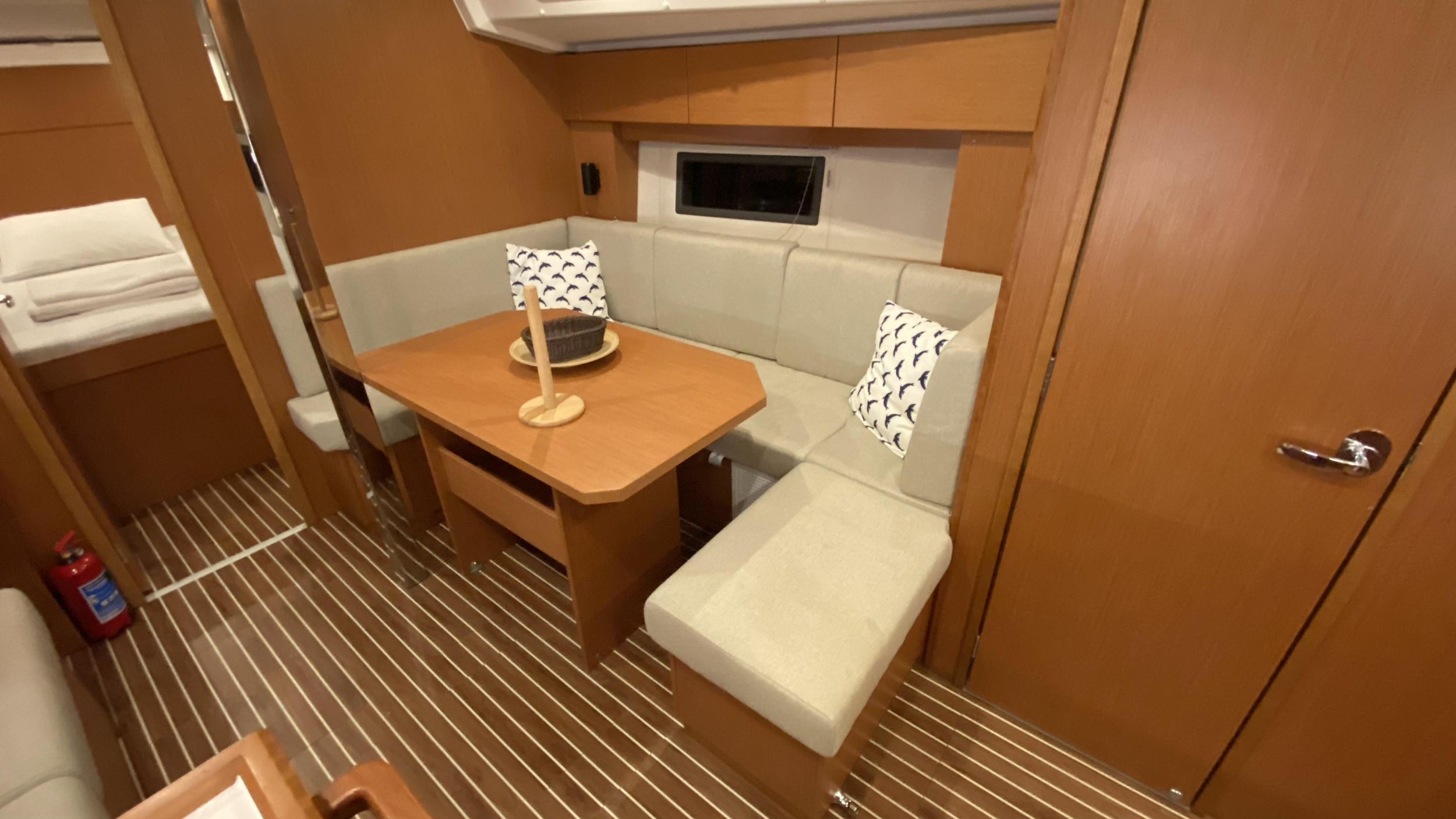 Bavaria C38 — photo 17