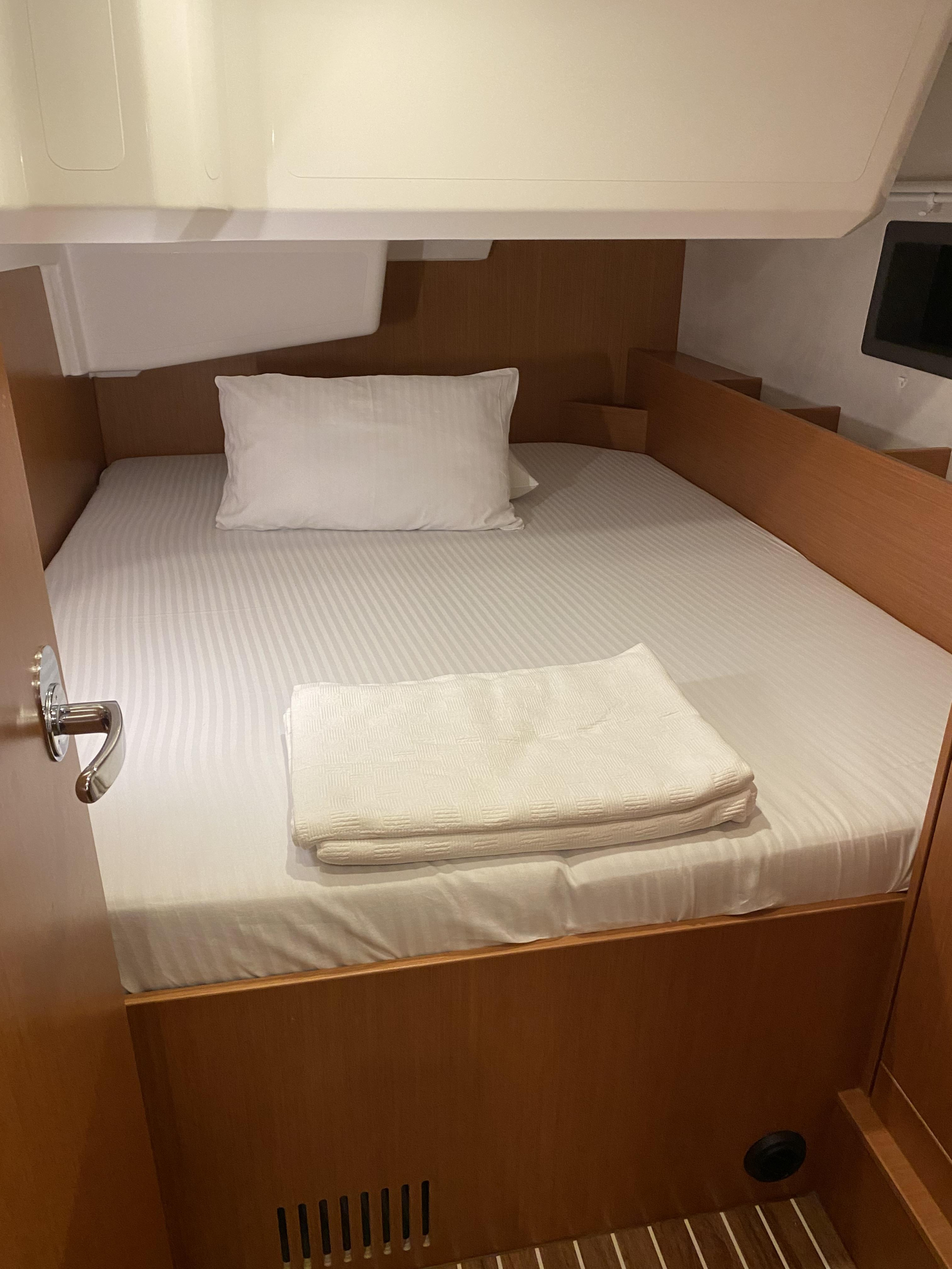 Bavaria C38 — photo 19