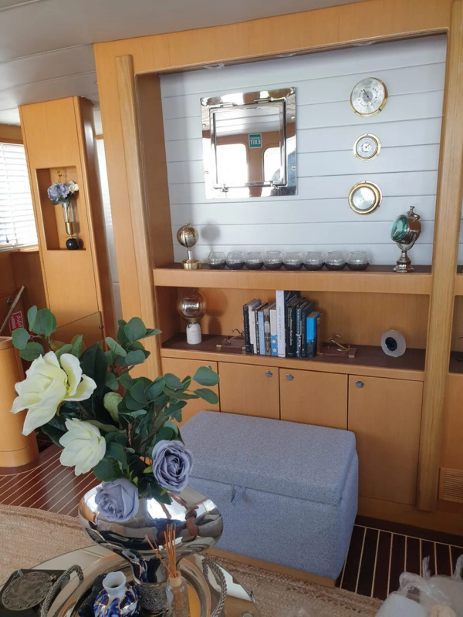 Trawler 77 (Troy Explorer)  - 12