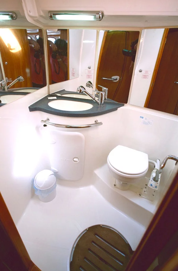 Bavaria 46 Cruiser (Ocean Caresser)  - 10