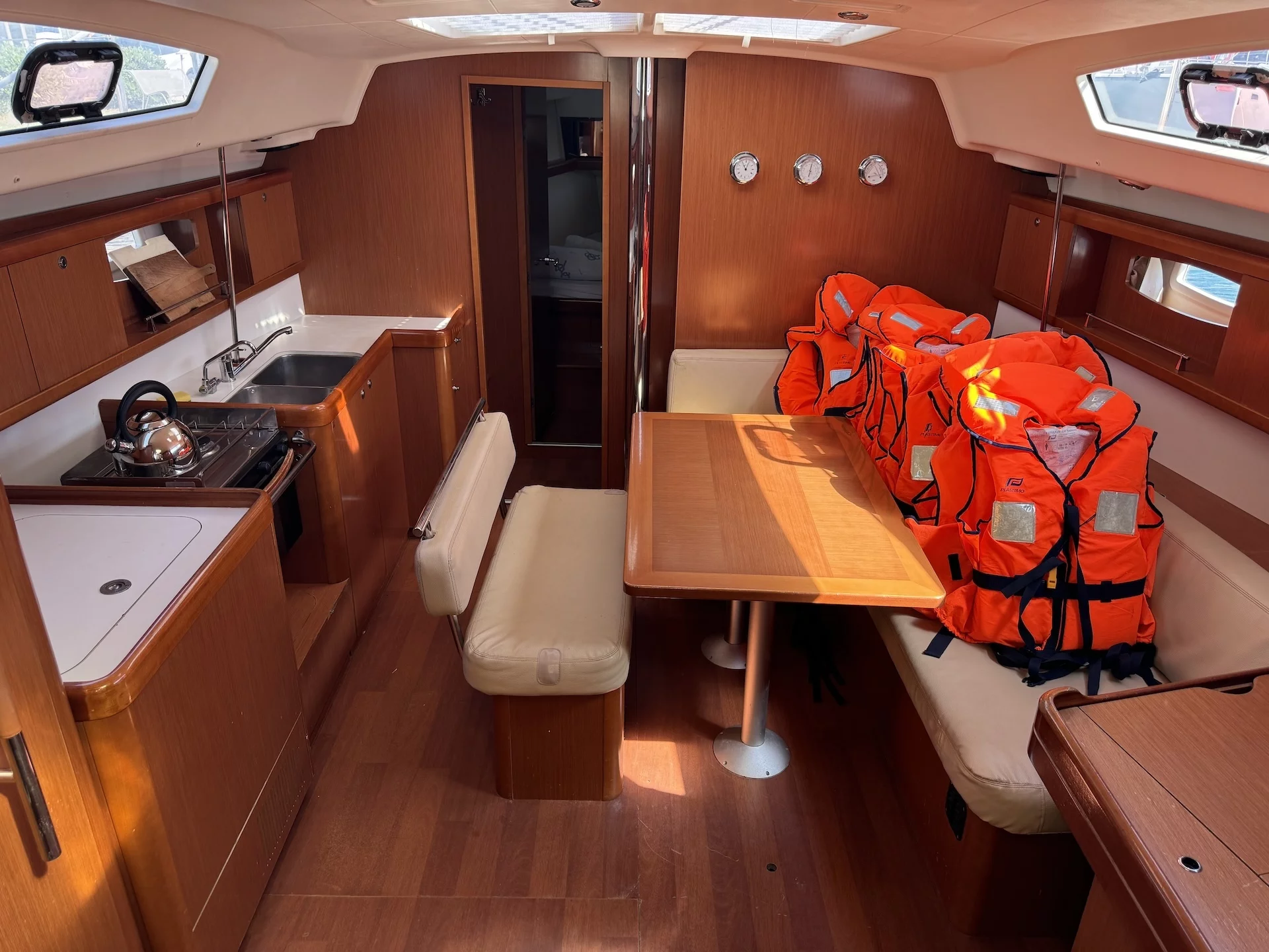 Oceanis 43 (Magnolia) Interior image - 1