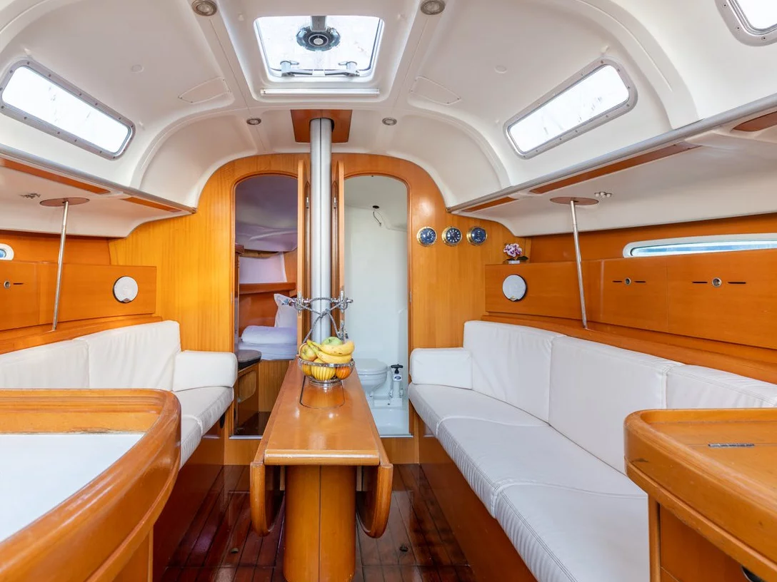 First 40.7 (Kodo) Interior image - 12