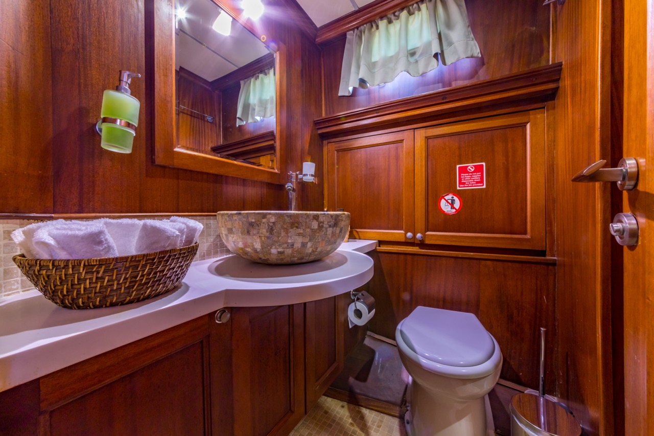 MOTORSAILOR DEA DEL MARE — photo 10