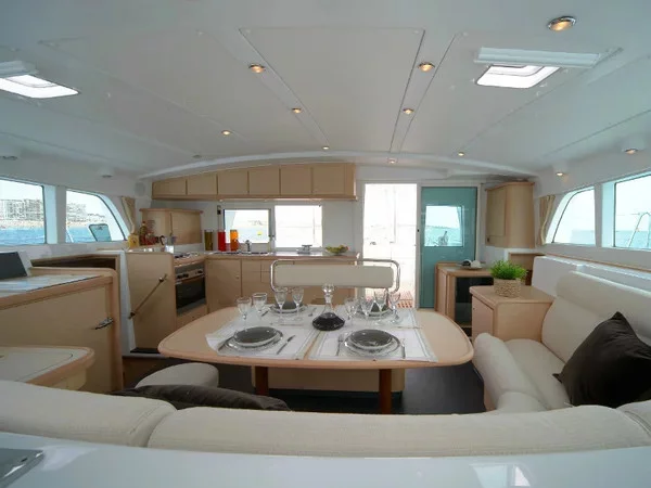 Lagoon 440 (Strawberry) Interior image - 12