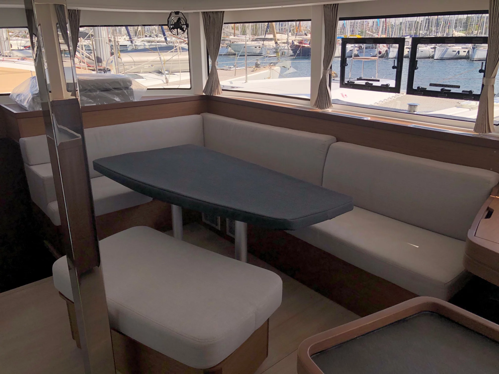 Lagoon 42 (Amici) Interior image - 9