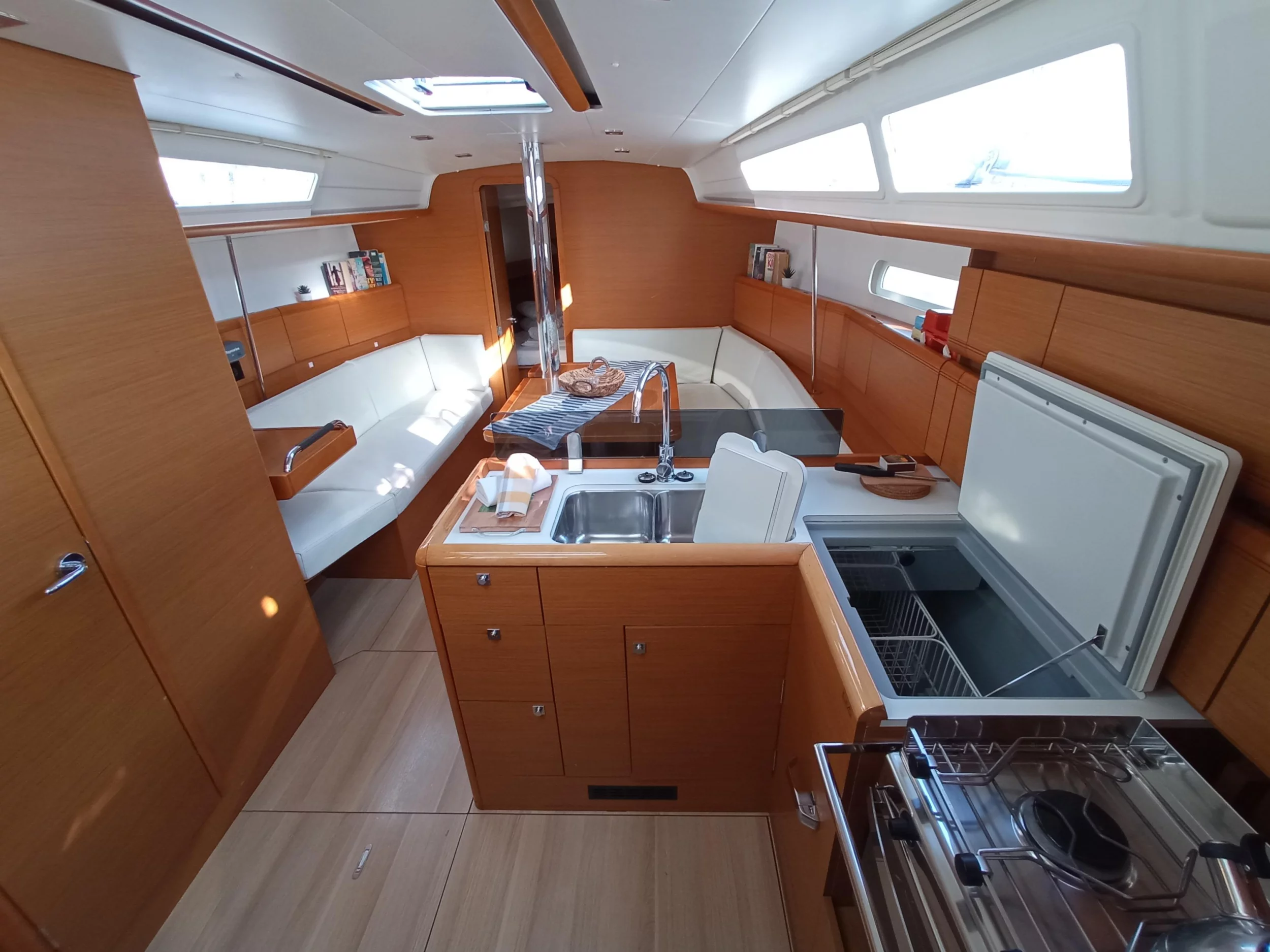 Sun Odyssey 379 (Fearless) Interior image - 2