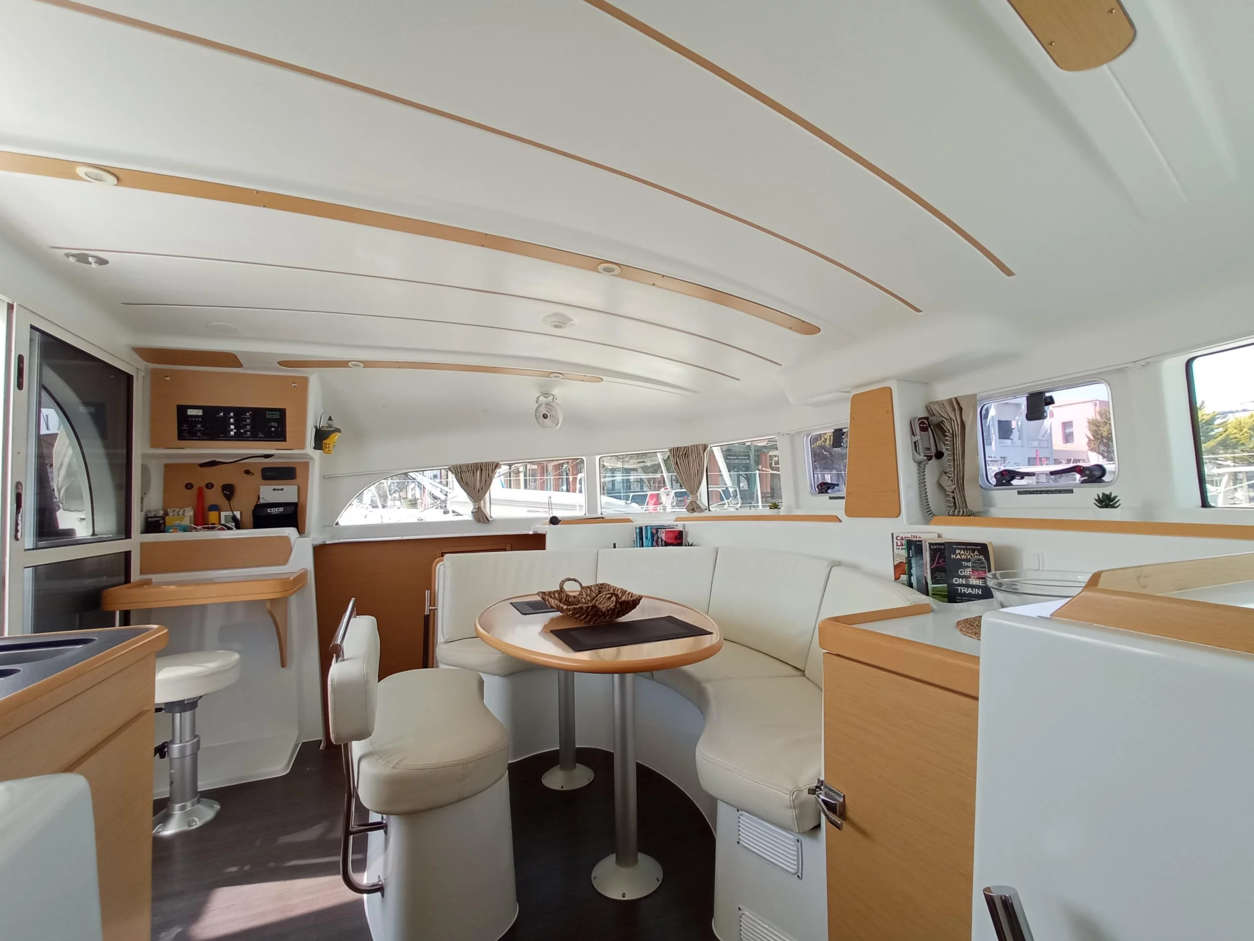 Lagoon 380 (Sunrise) Interior image - 1