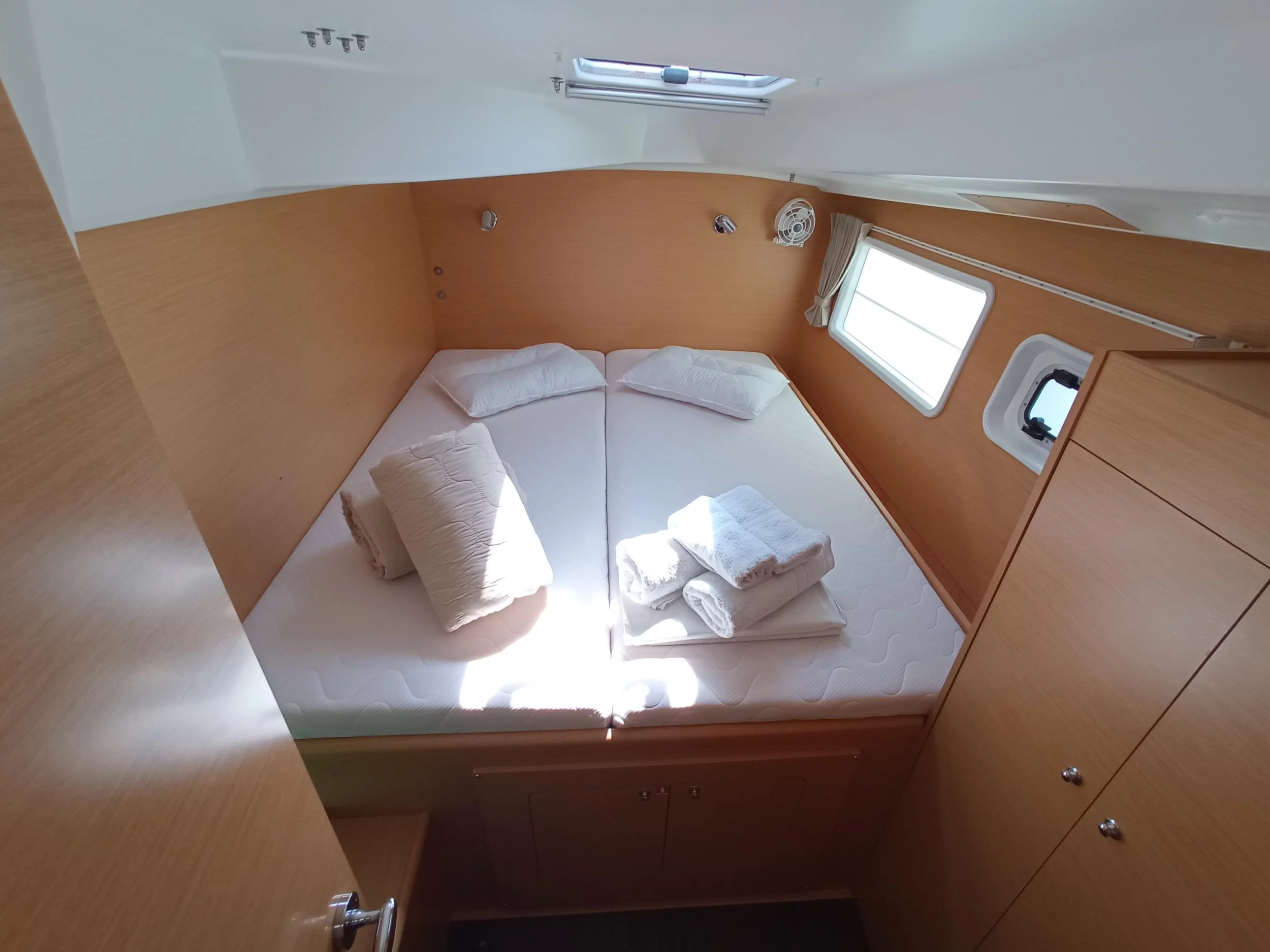 Lagoon 380 (Sunrise)  - 2