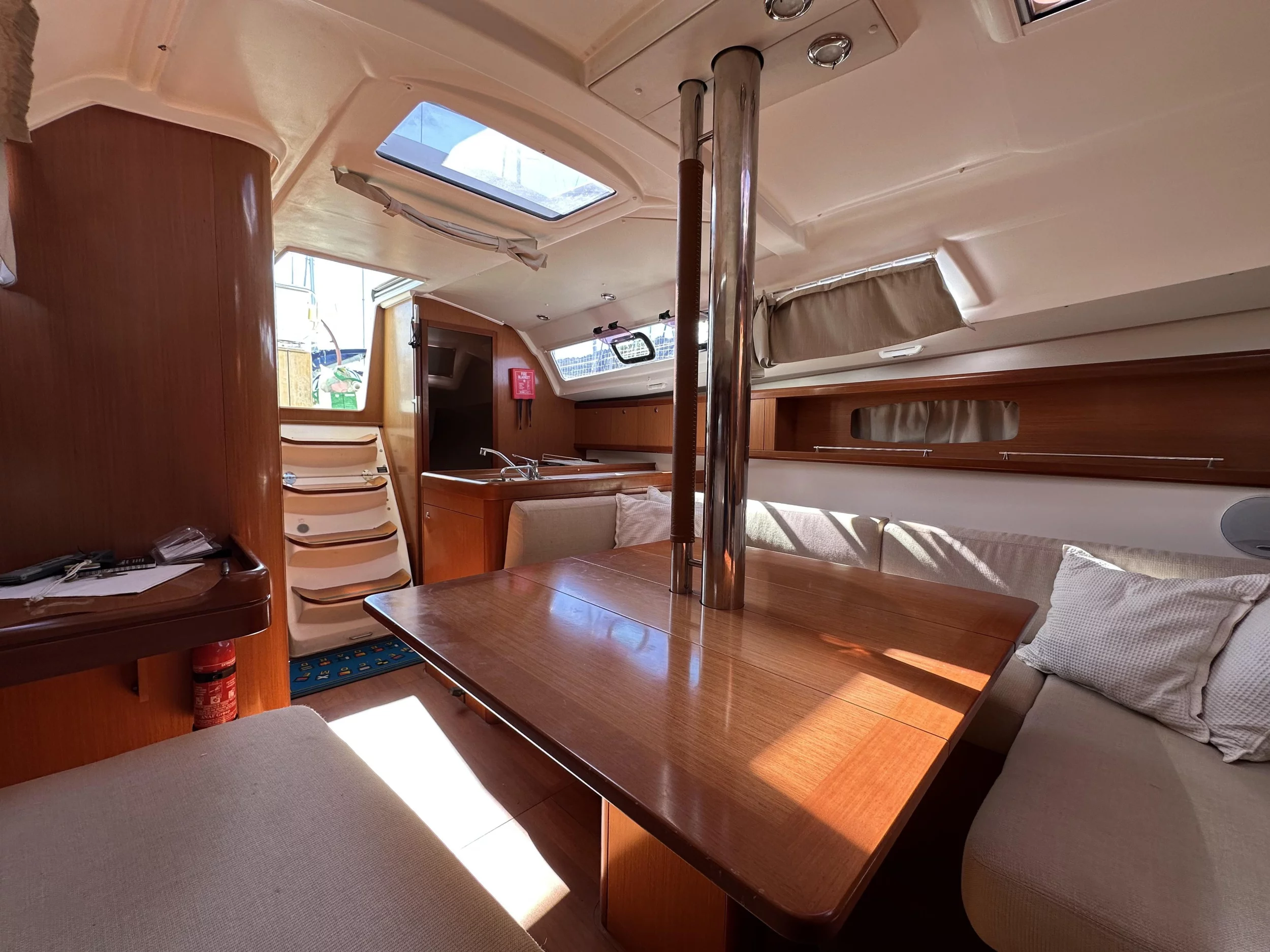Oceanis 34 (BLU) Interior image - 21