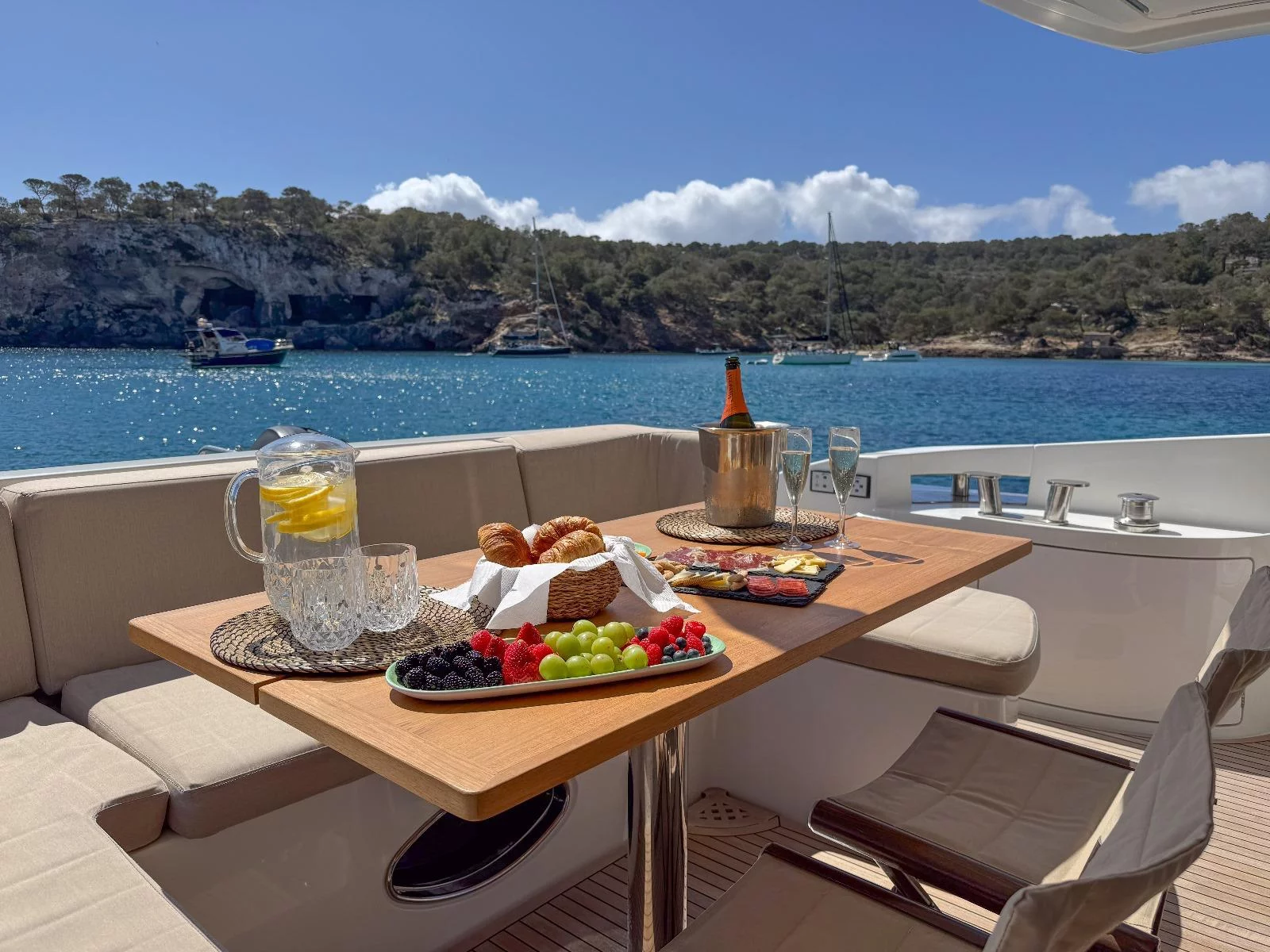 Azimut 64 (Not Dead Yet)  - 12