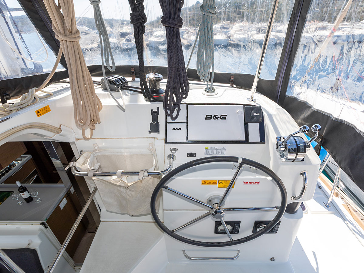 Lagoon 40 — photo 8