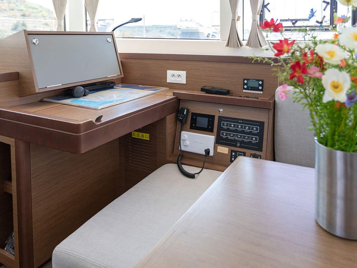 Lagoon 40 — photo 2