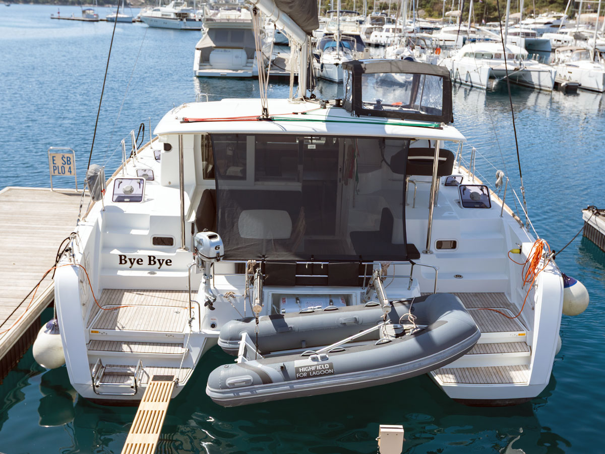 Lagoon 40 — photo 1