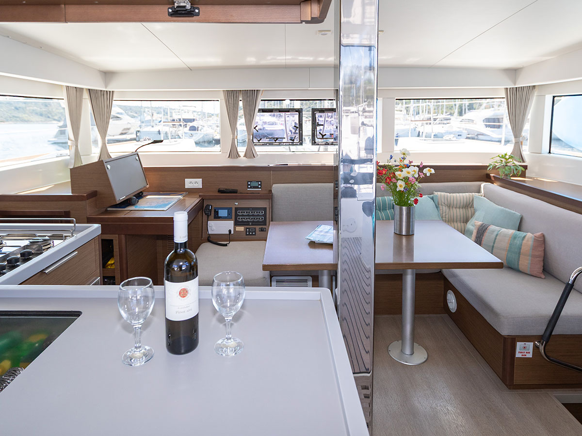 Lagoon 40 — photo 18