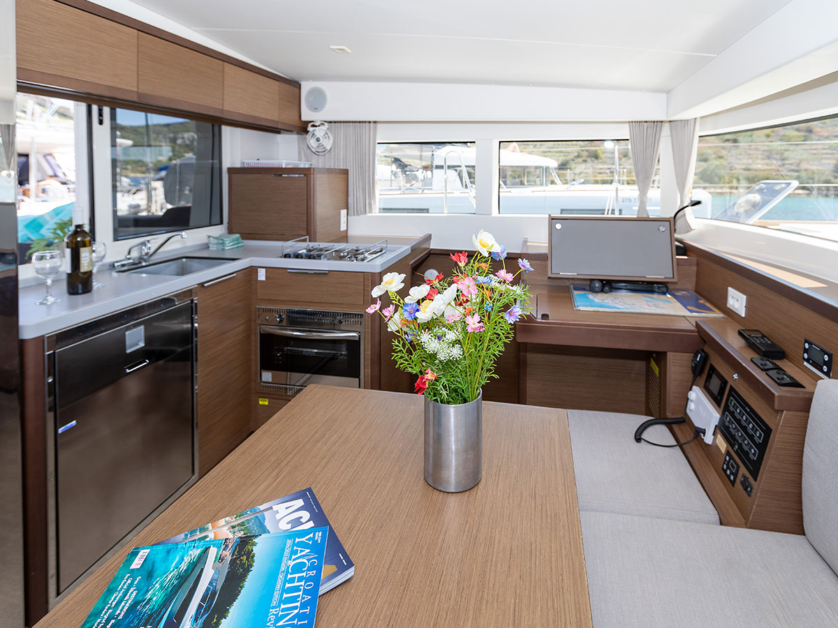Lagoon 40 — photo 17