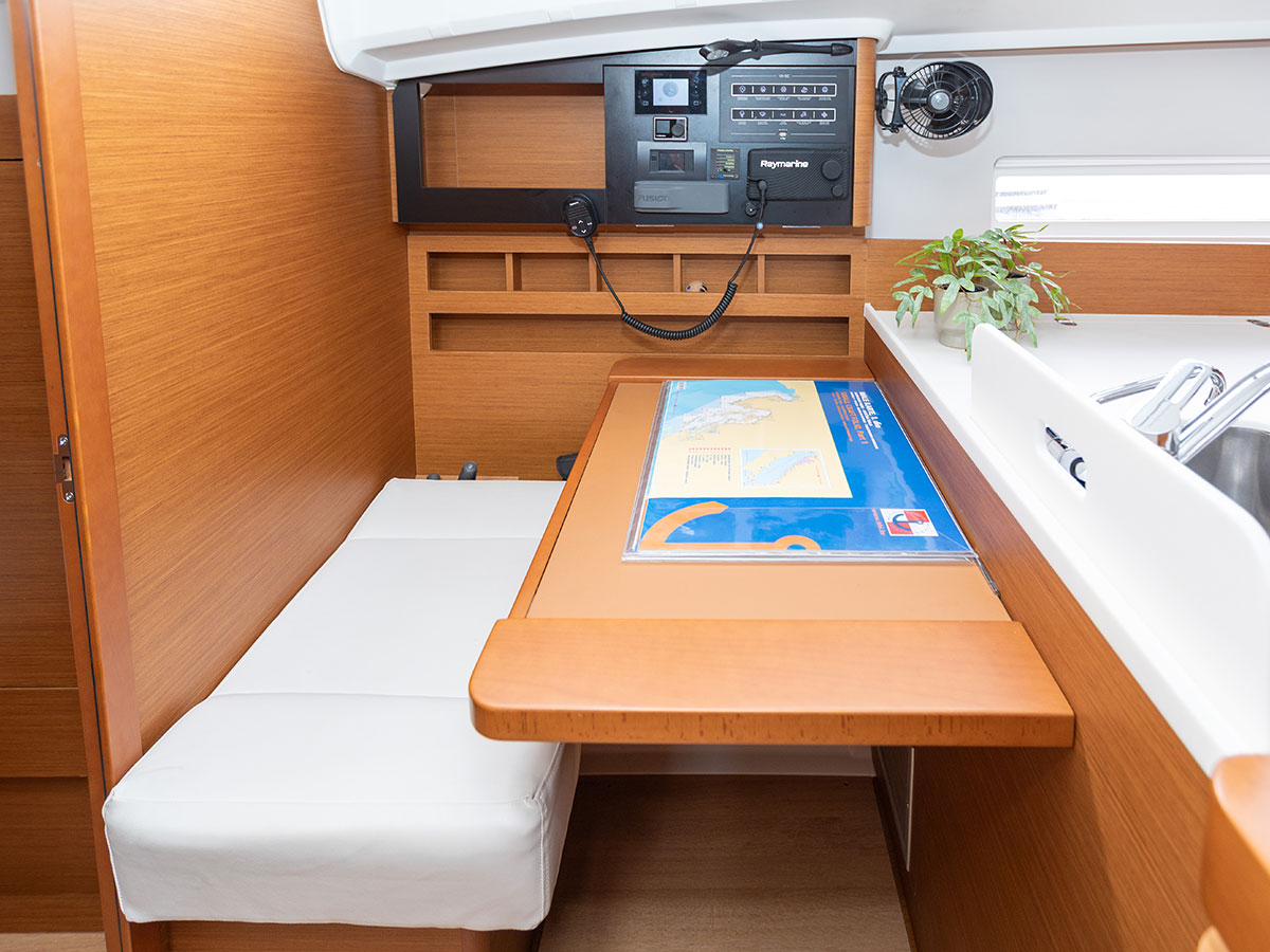 Sun Odyssey 410 — photo 10