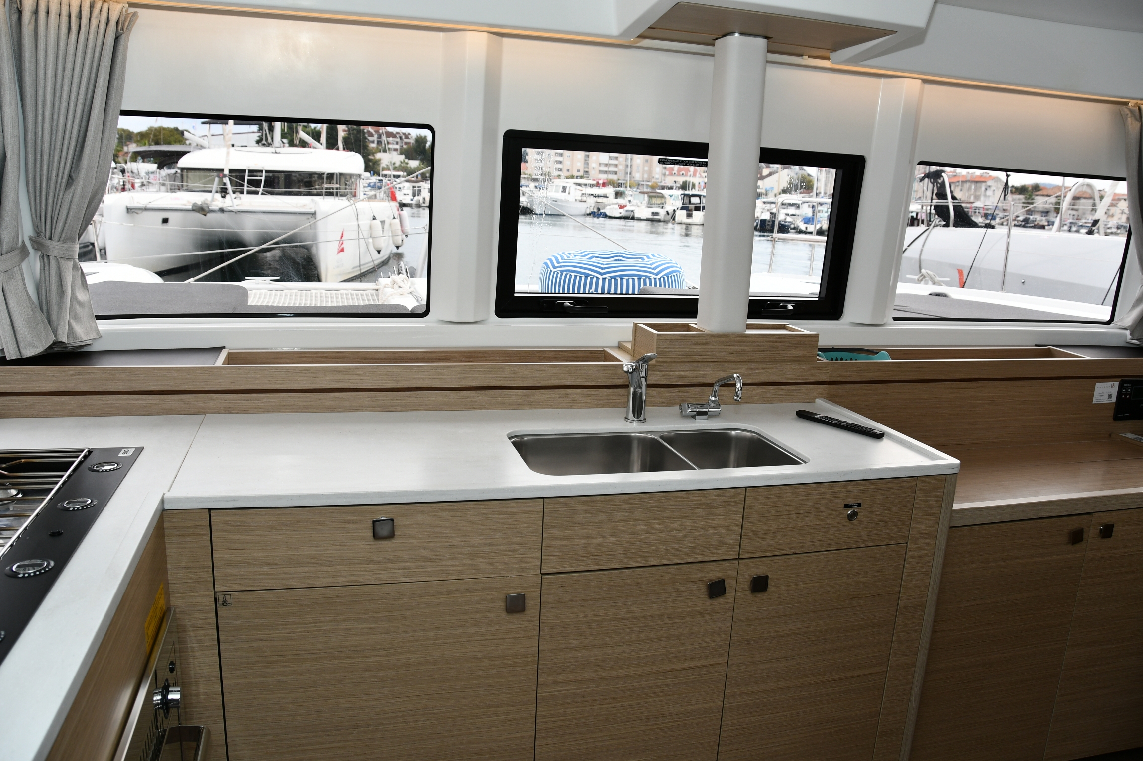 Lagoon 43 — photo 21
