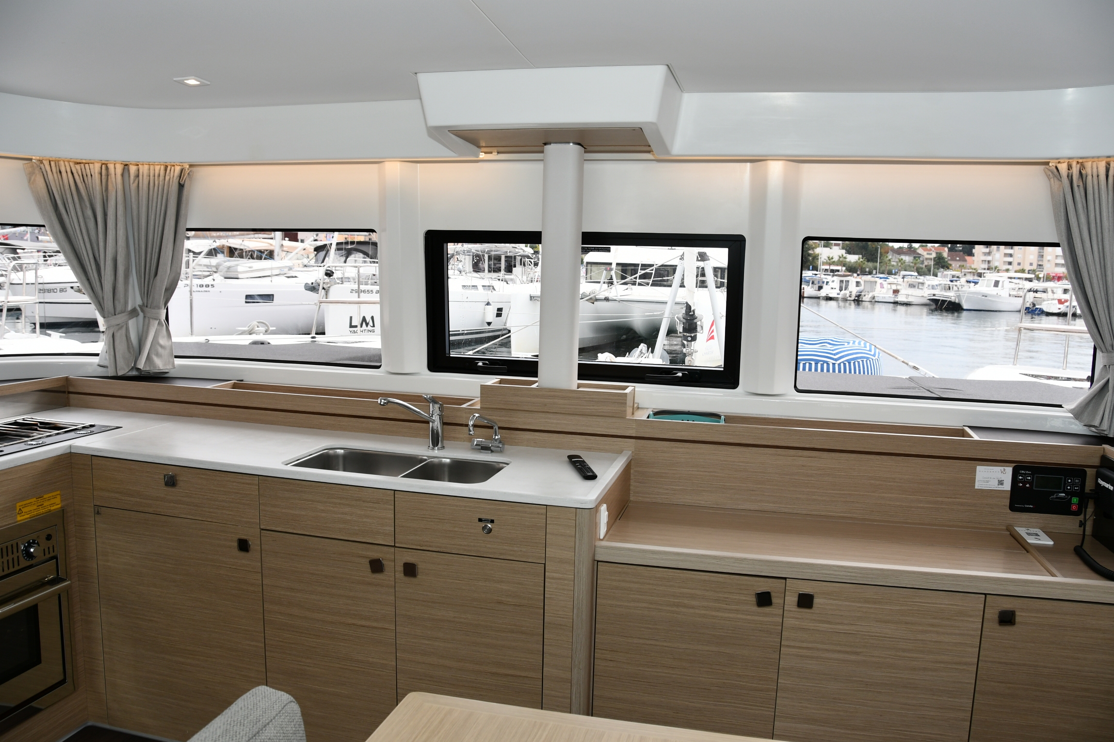 Lagoon 43 — photo 10