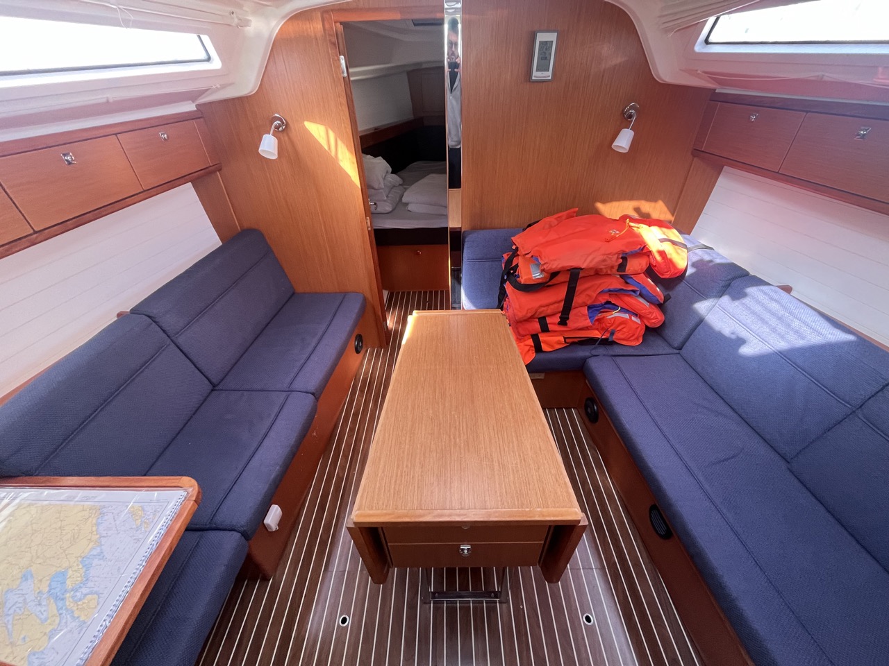 Bavaria Cruiser 37 — photo 9