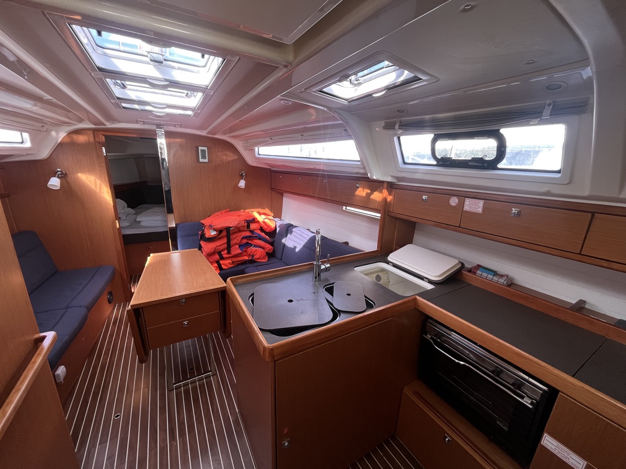 Bavaria Cruiser 37 — photo 5