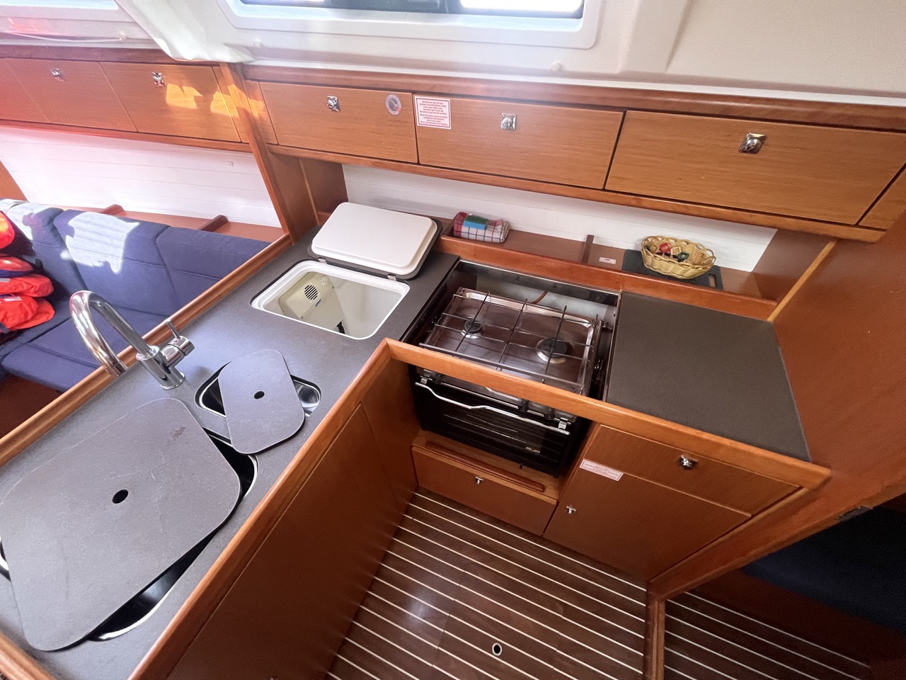 Bavaria Cruiser 37 — photo 15