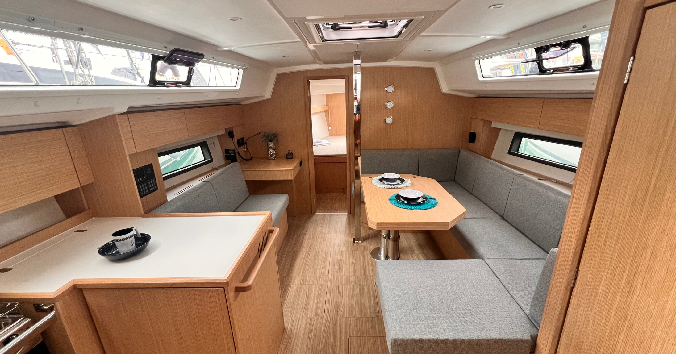 Bavaria C42 — photo 6