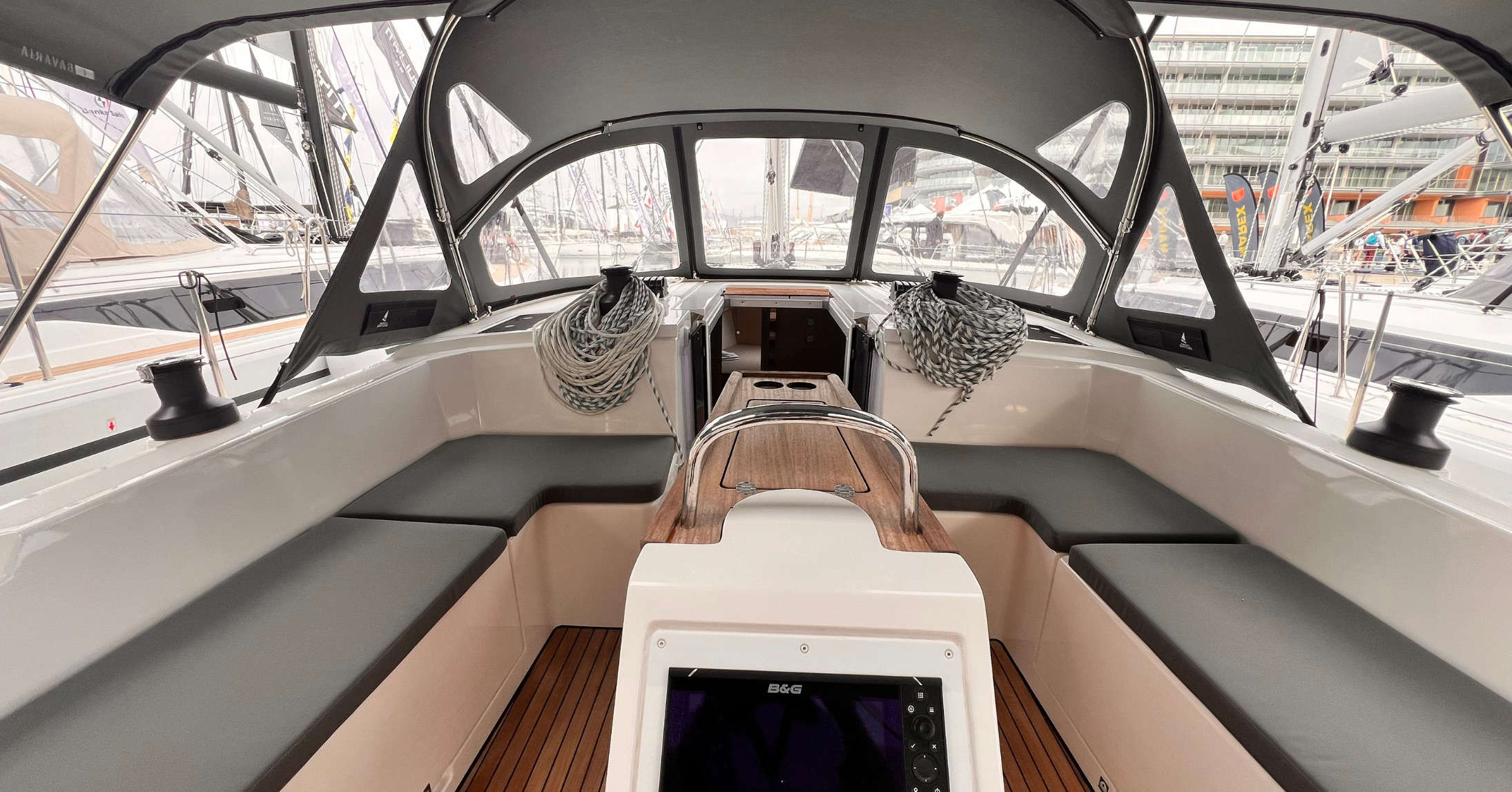 Bavaria C42 — photo 12
