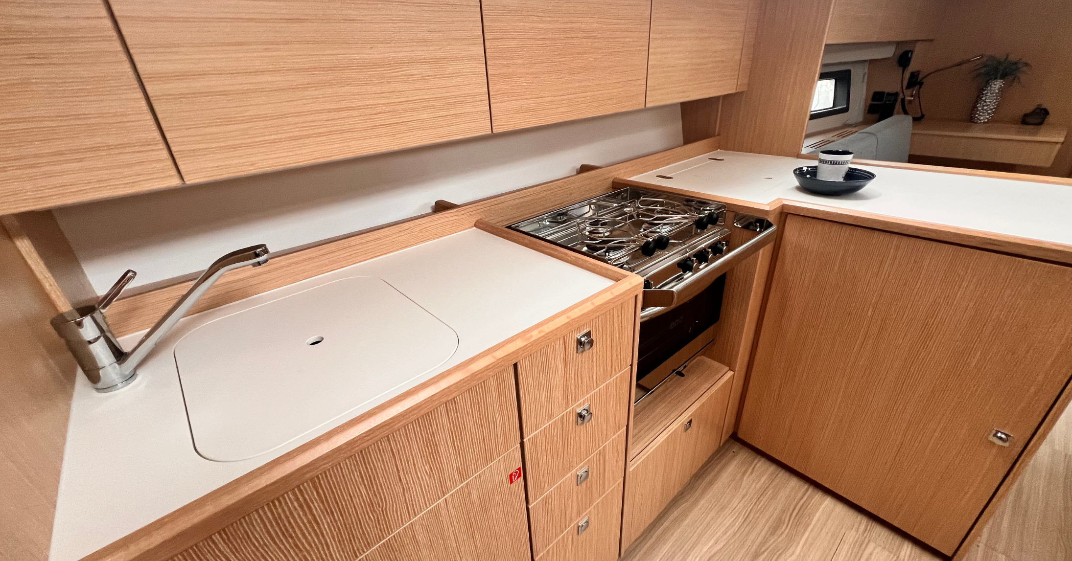 Bavaria C42 — photo 9