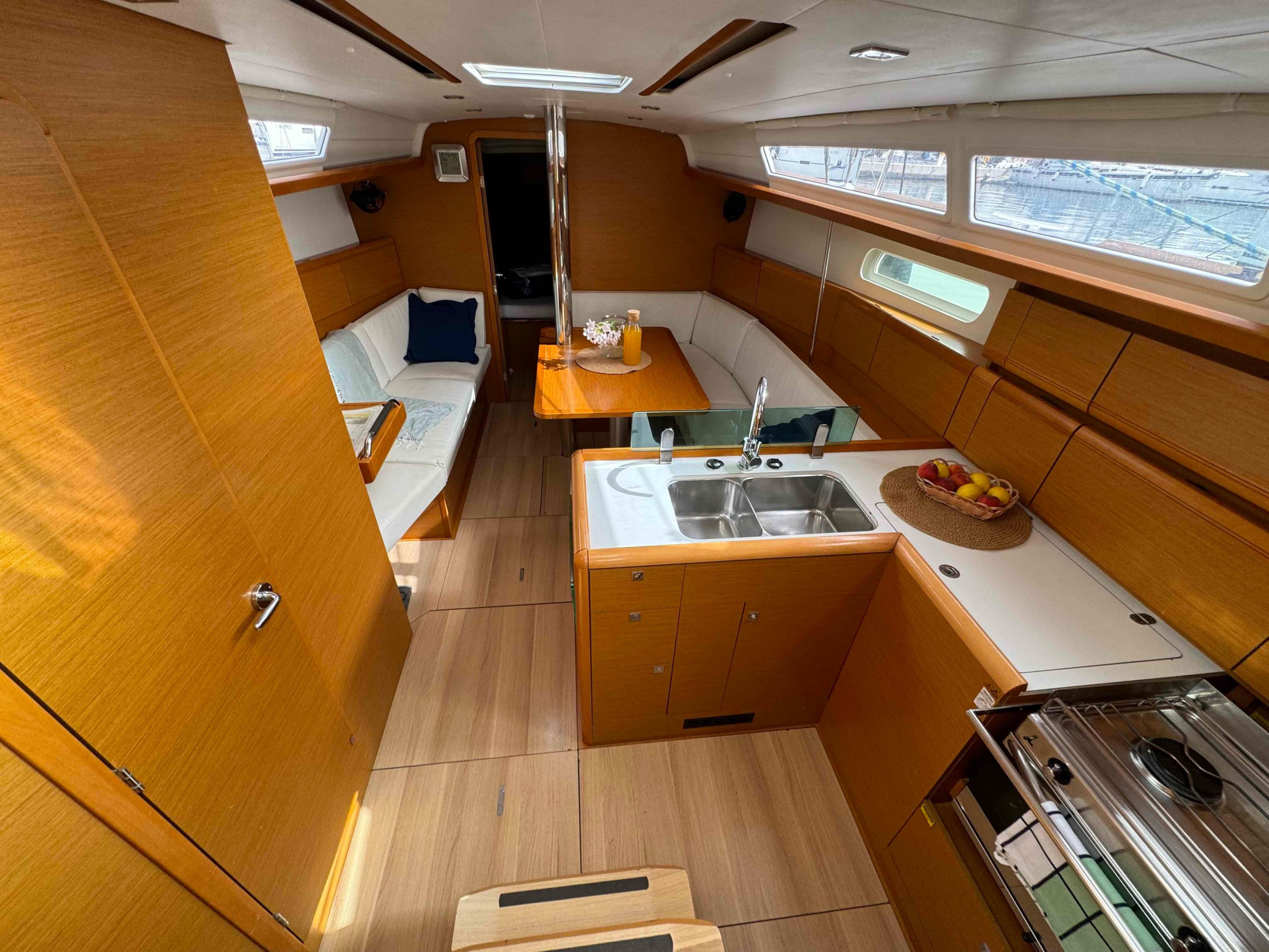 Sun Odyssey 389 - 3 cabins — photo 2