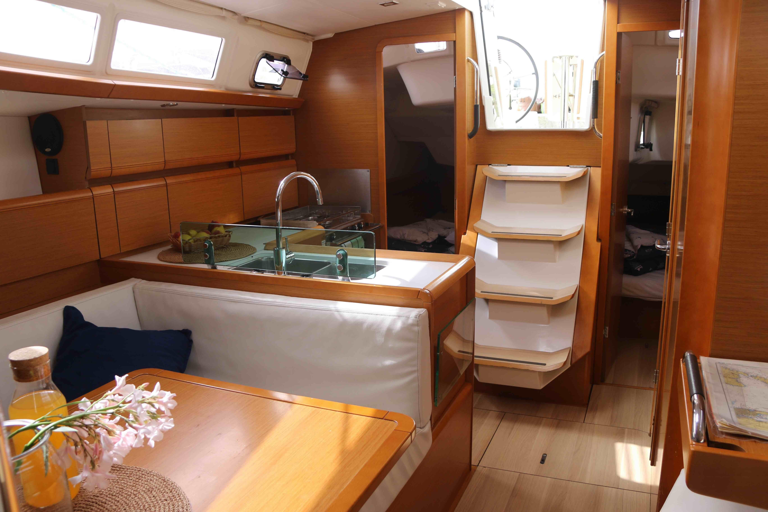 Sun Odyssey 389 - 3 cabins — photo 5