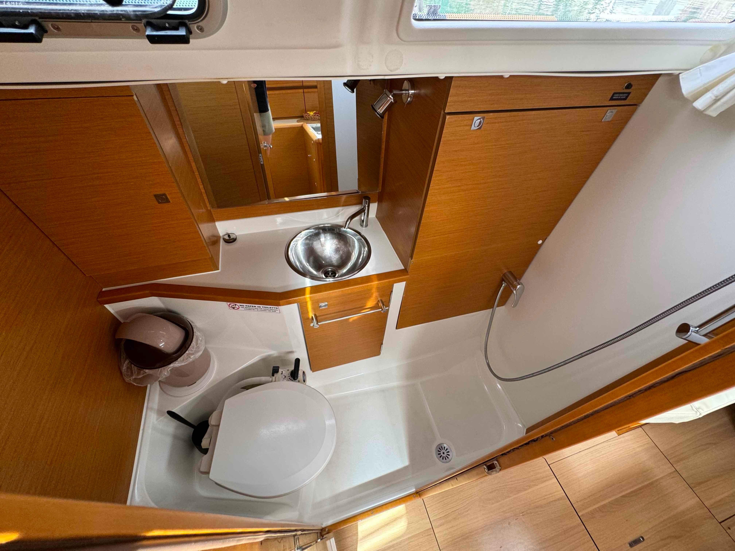 Sun Odyssey 389 - 3 cabins — photo 4