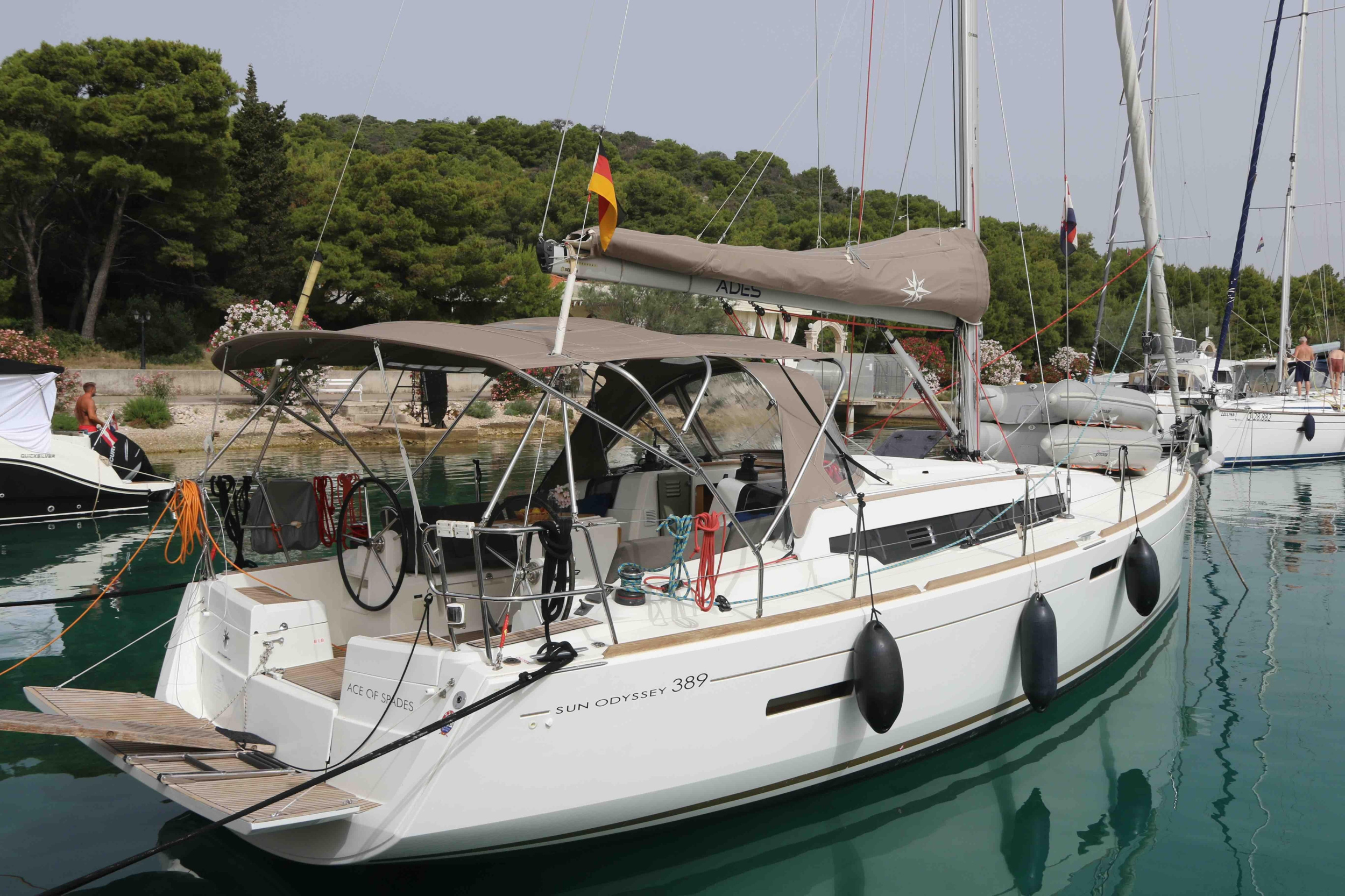 Sun Odyssey 389 - 3 cabins — photo 11