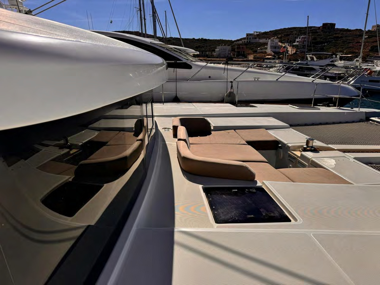 Photo #18 - Lagoon 52F (MADININA) in Lavrion - 64212