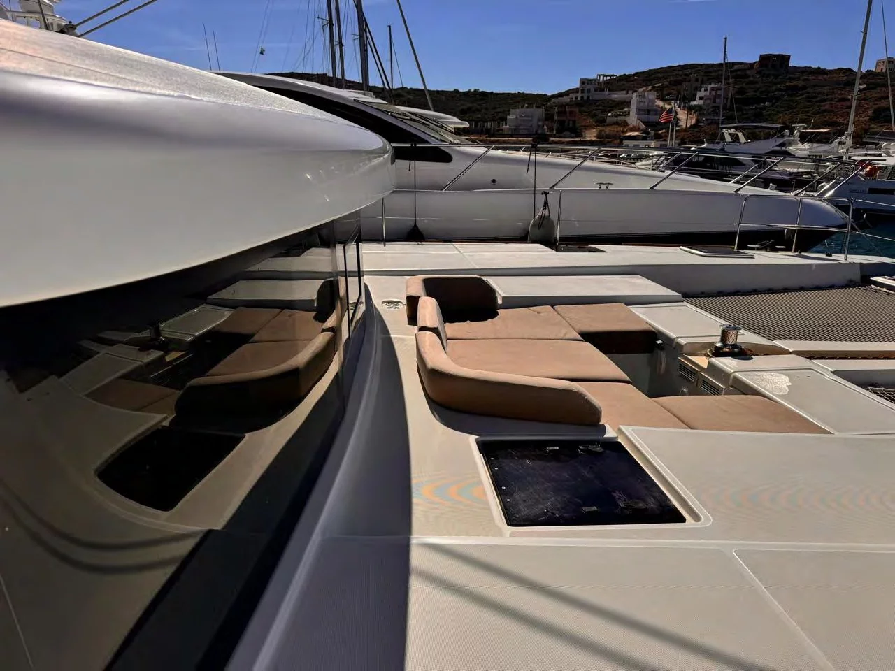 Lagoon 52F (MADININA)  - 17