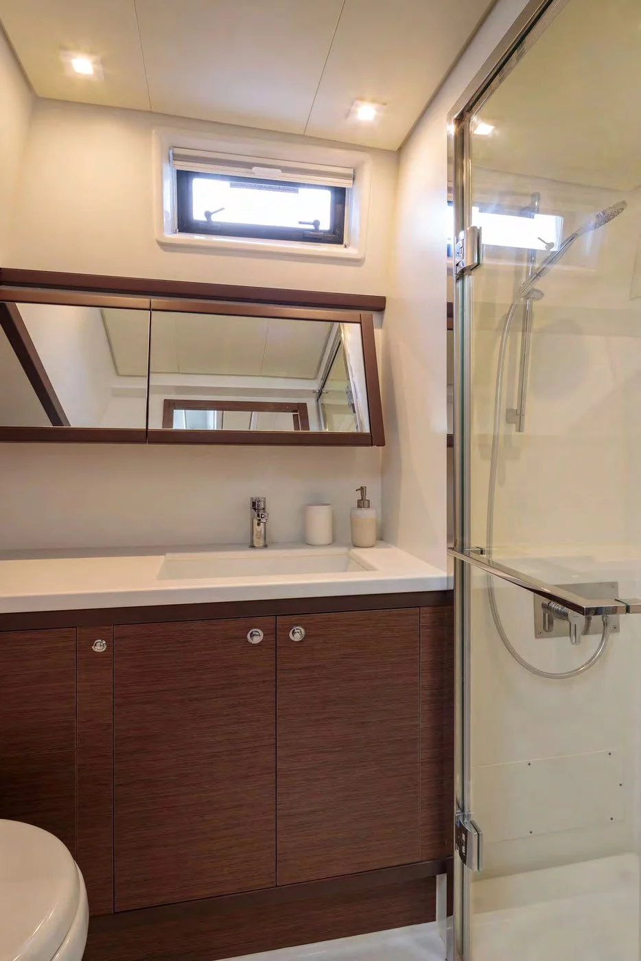 Lagoon 52F (MADININA)  - 21