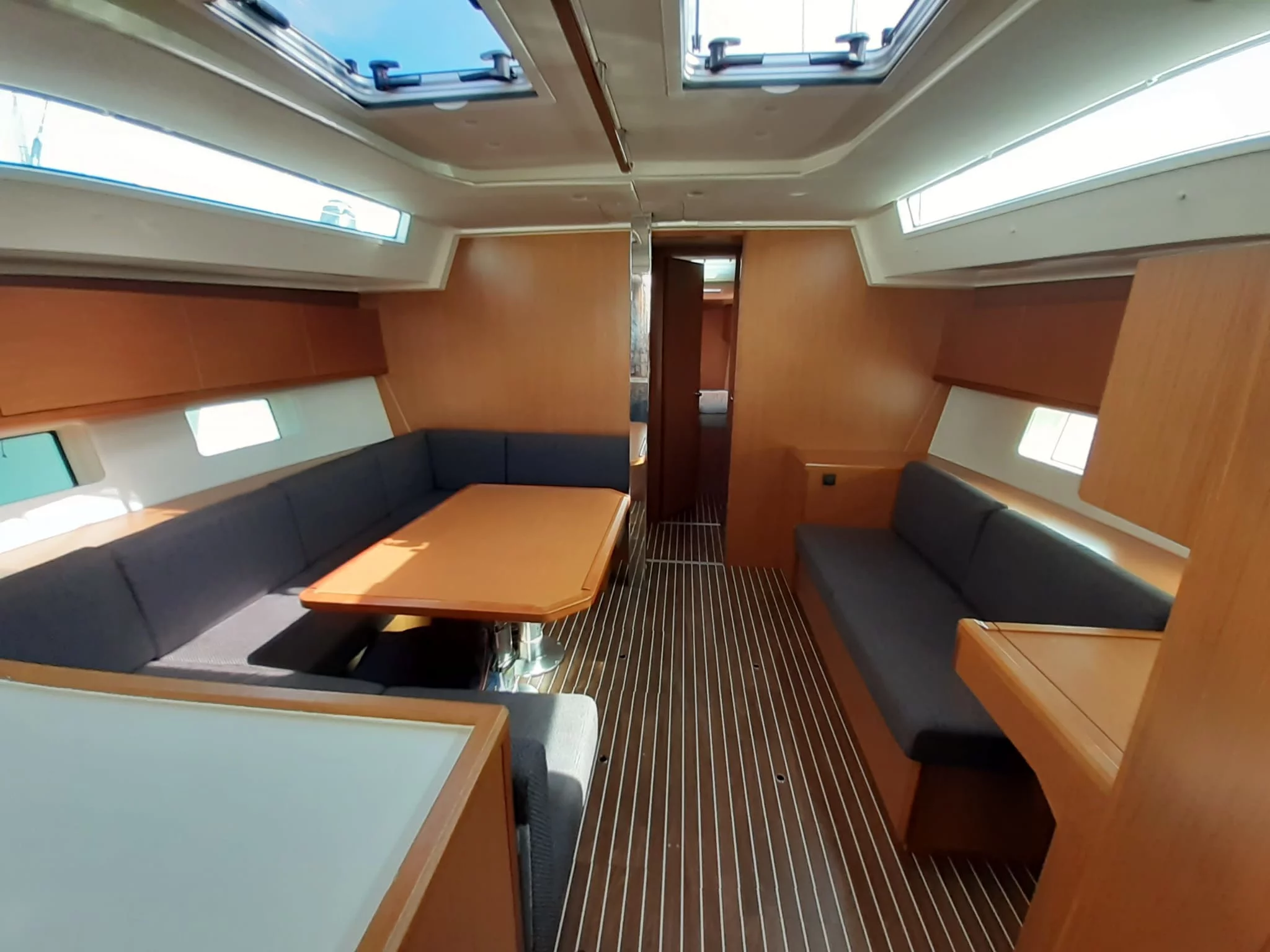 Bavaria C45 (Aurora) Interior image - 3