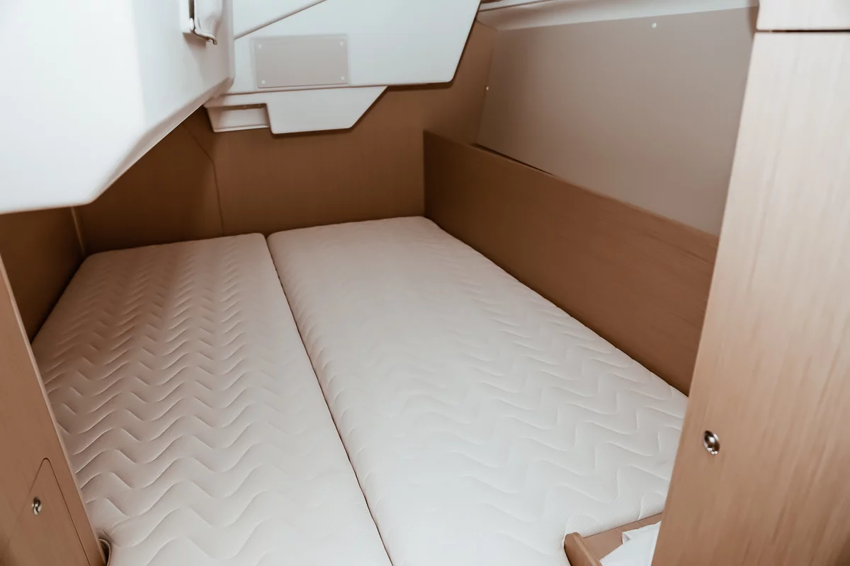 Oceanis 38.1 (Sea Wolf)  - 1